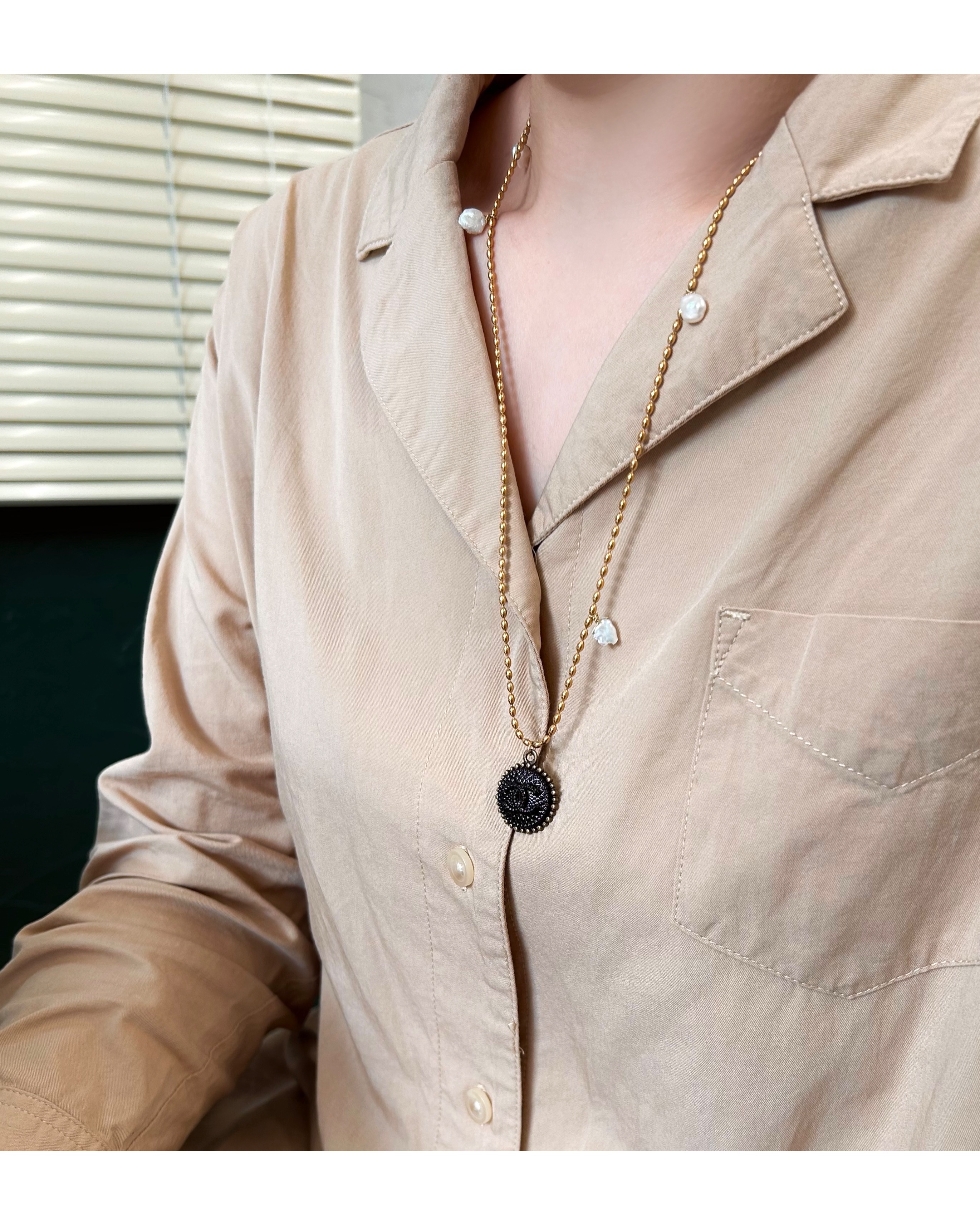 CHANEL button no.86