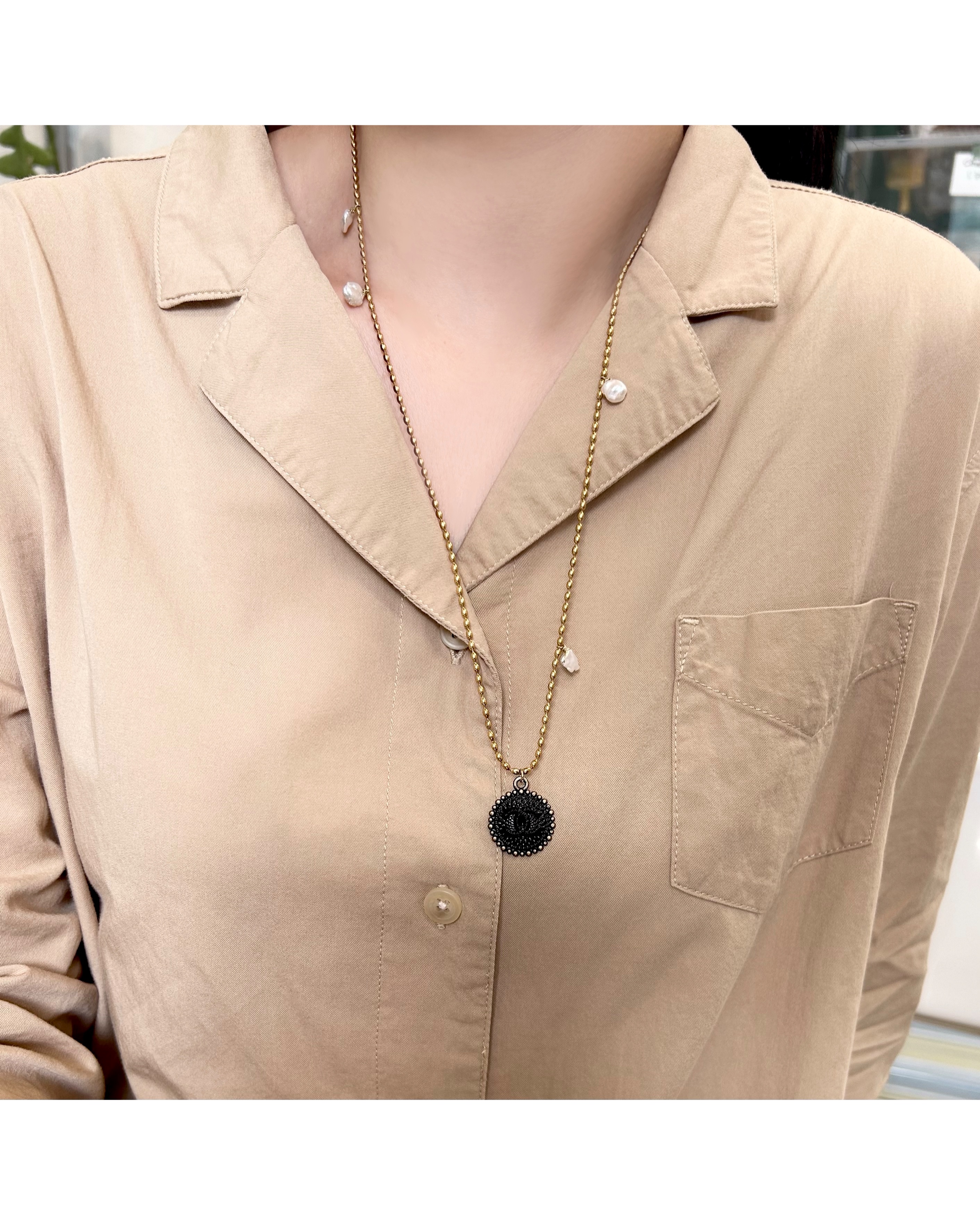 CHANEL button no.86