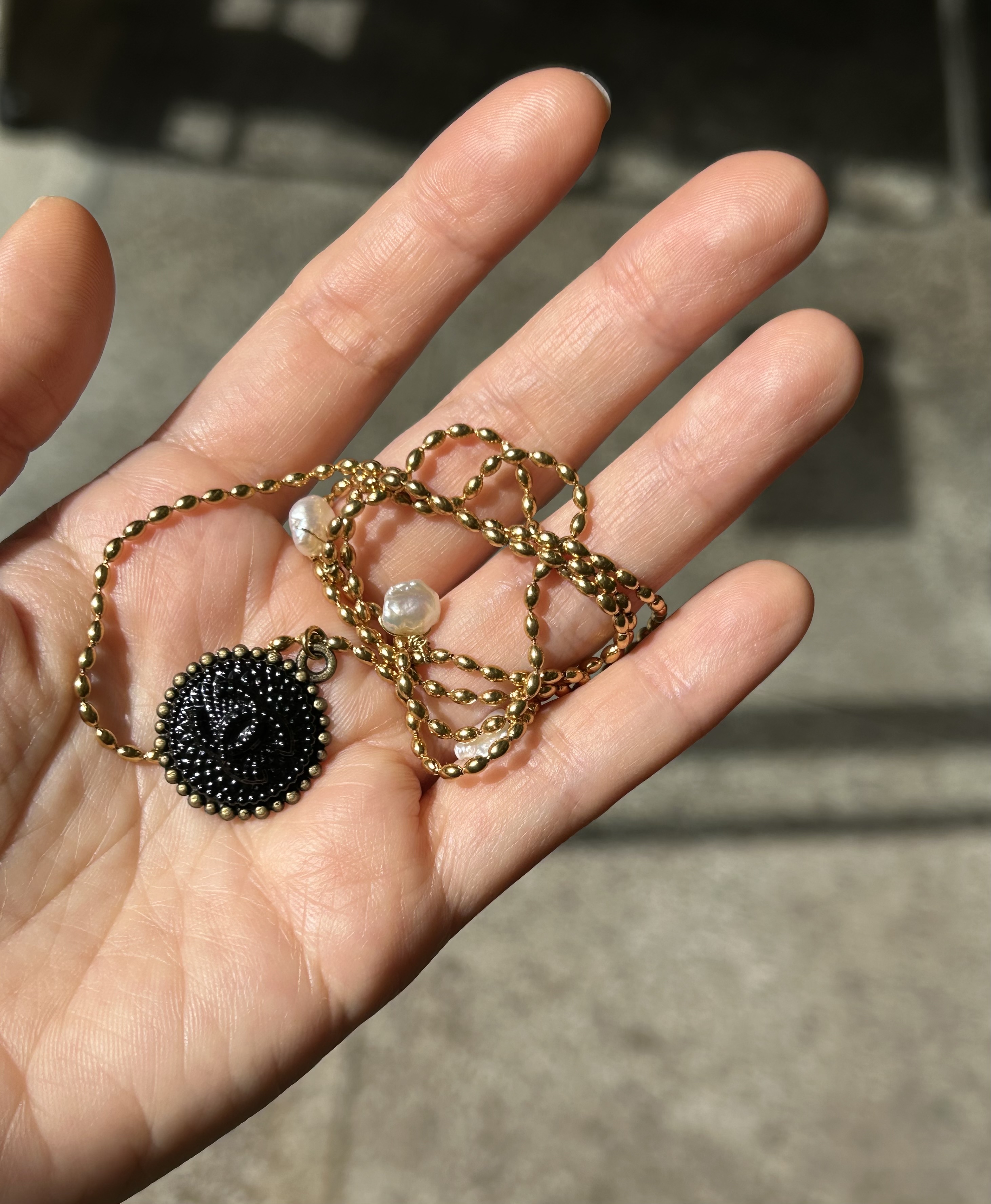 CHANEL button no.86