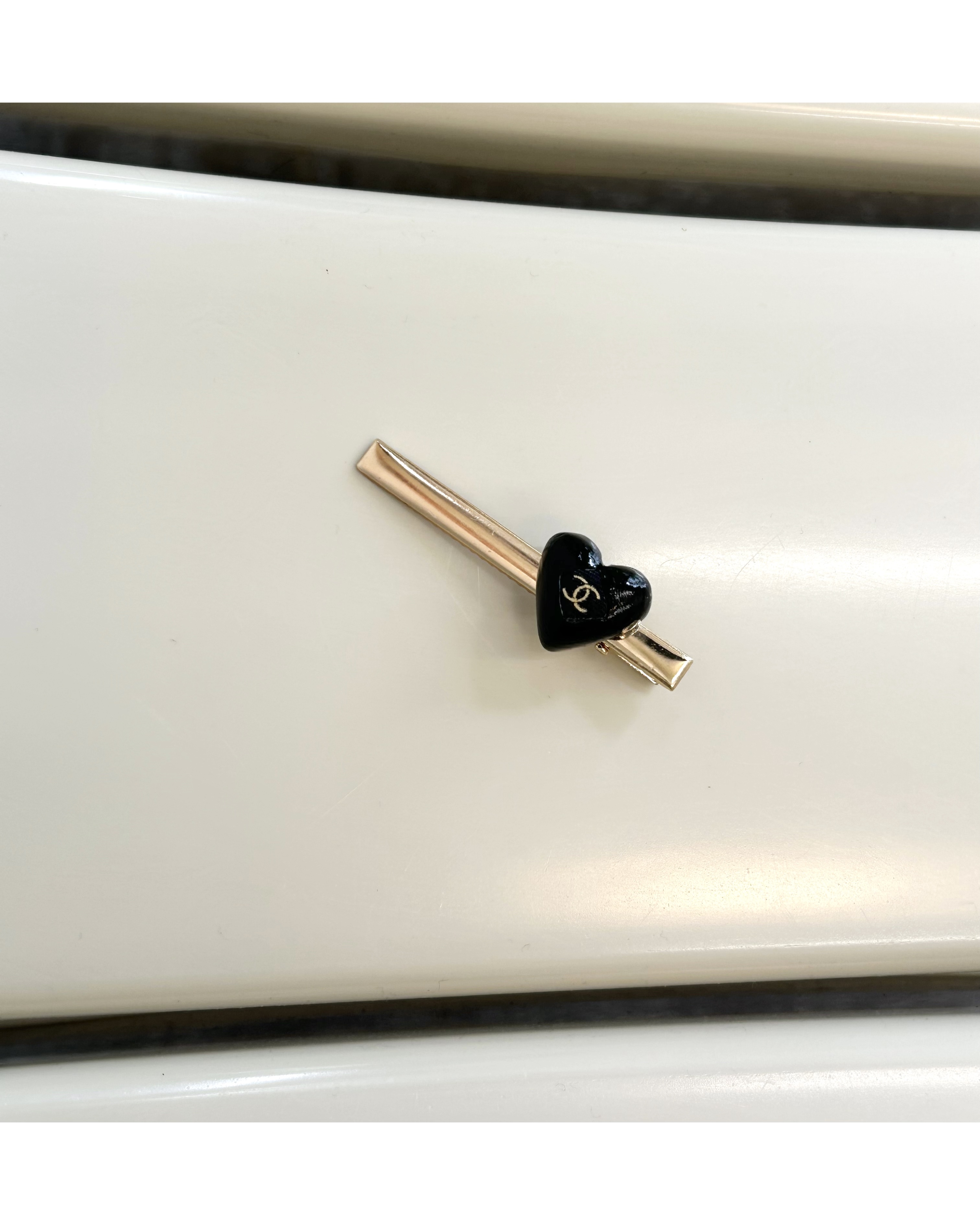 CHANEL black CC heart hair clip no.64