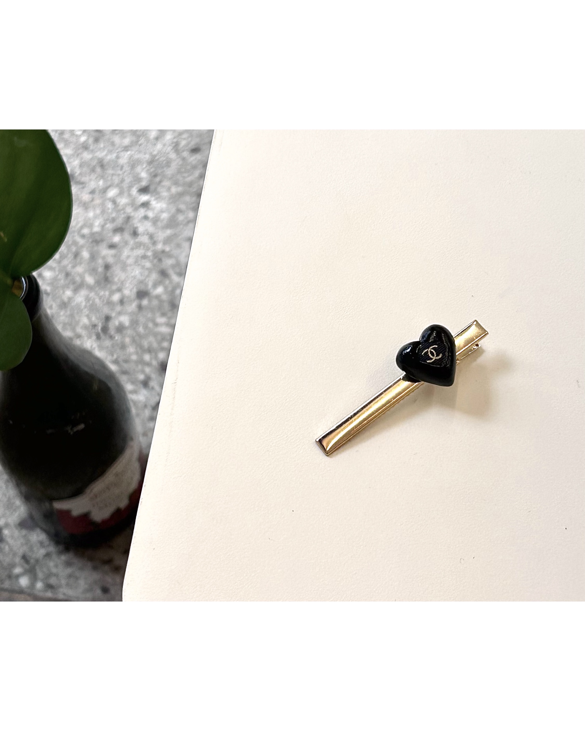 CHANEL black CC heart hair clip no.64