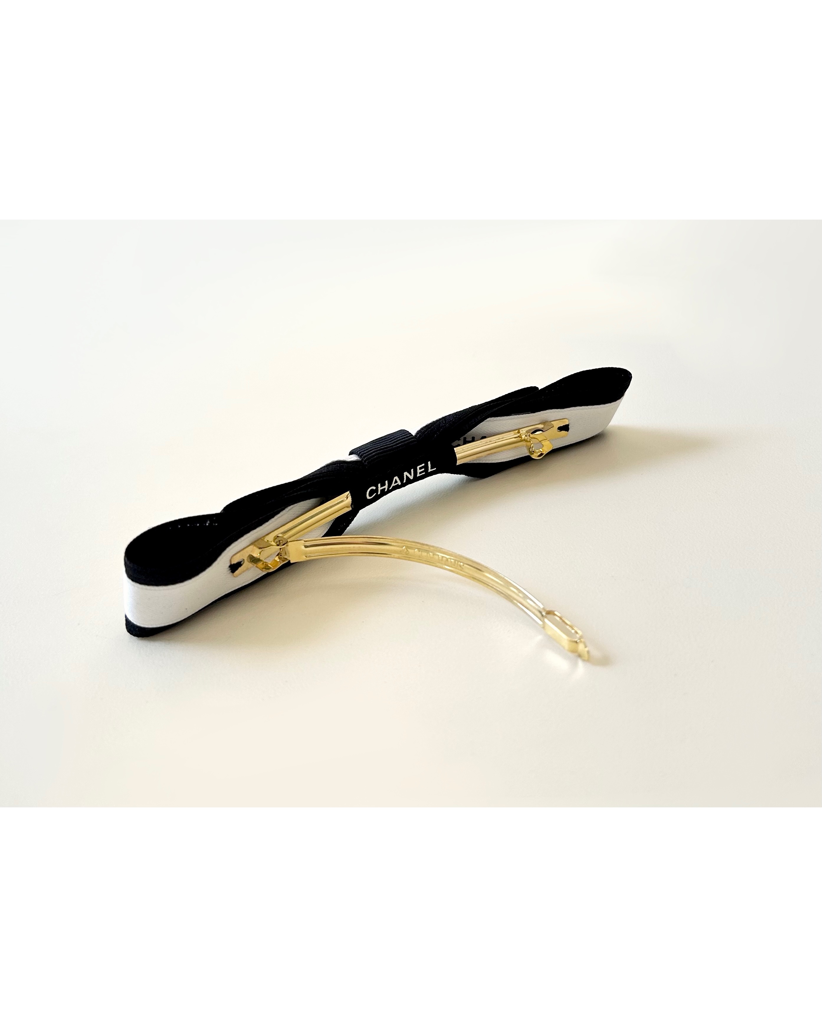 CHANEL black CC heart hair clip no.65