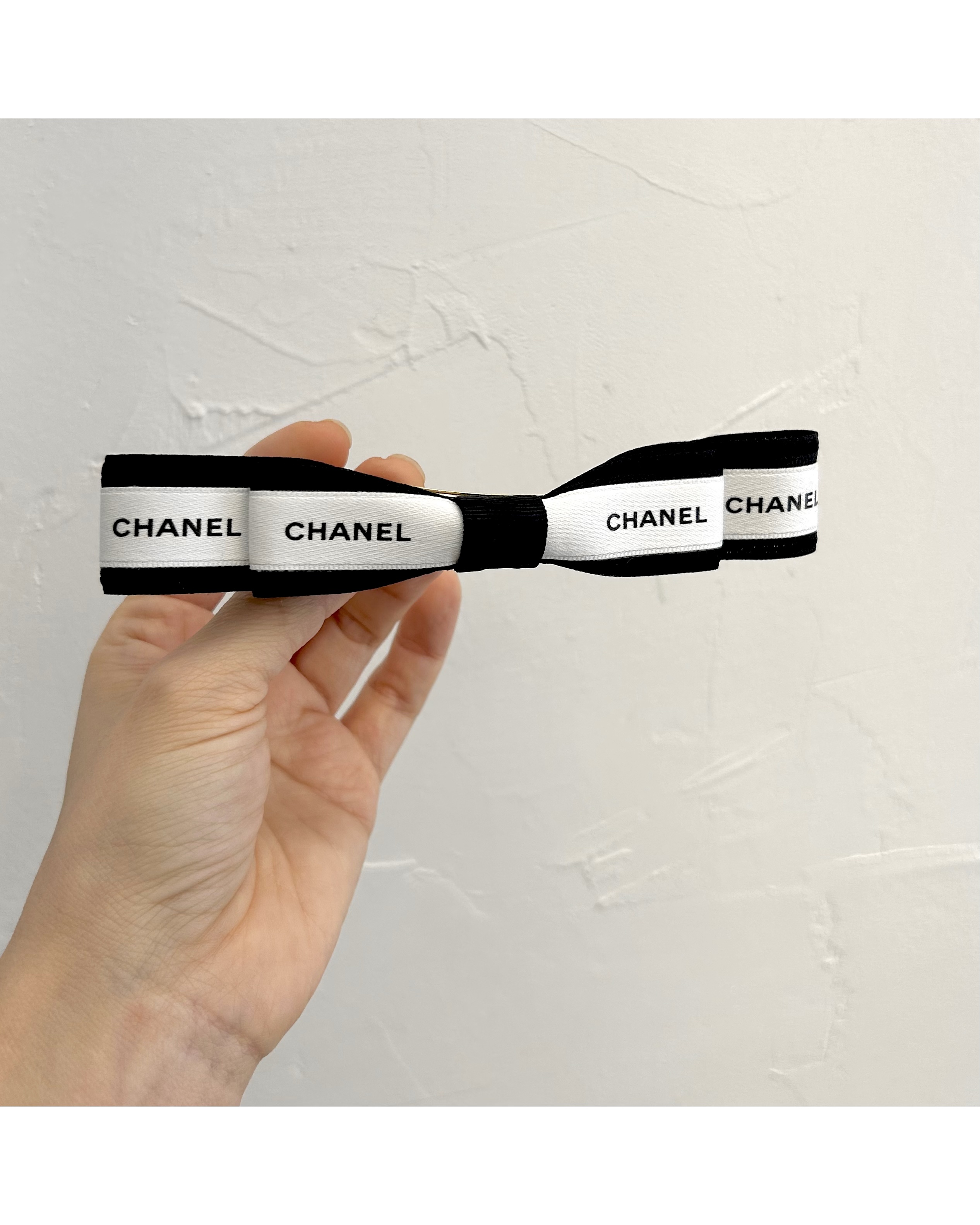 CHANEL black CC heart hair clip no.65