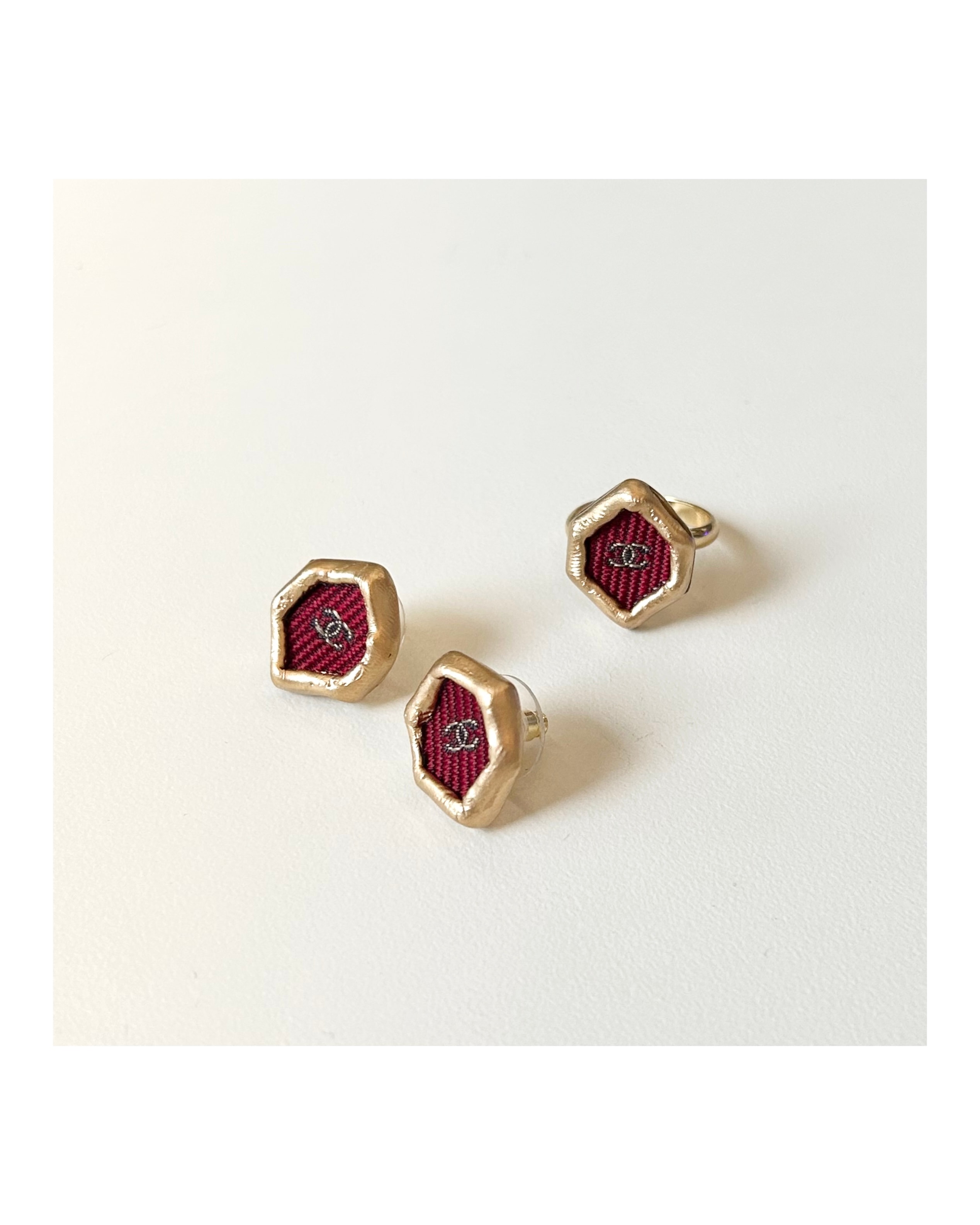 CHANEL burgundy silk CC earring no.52