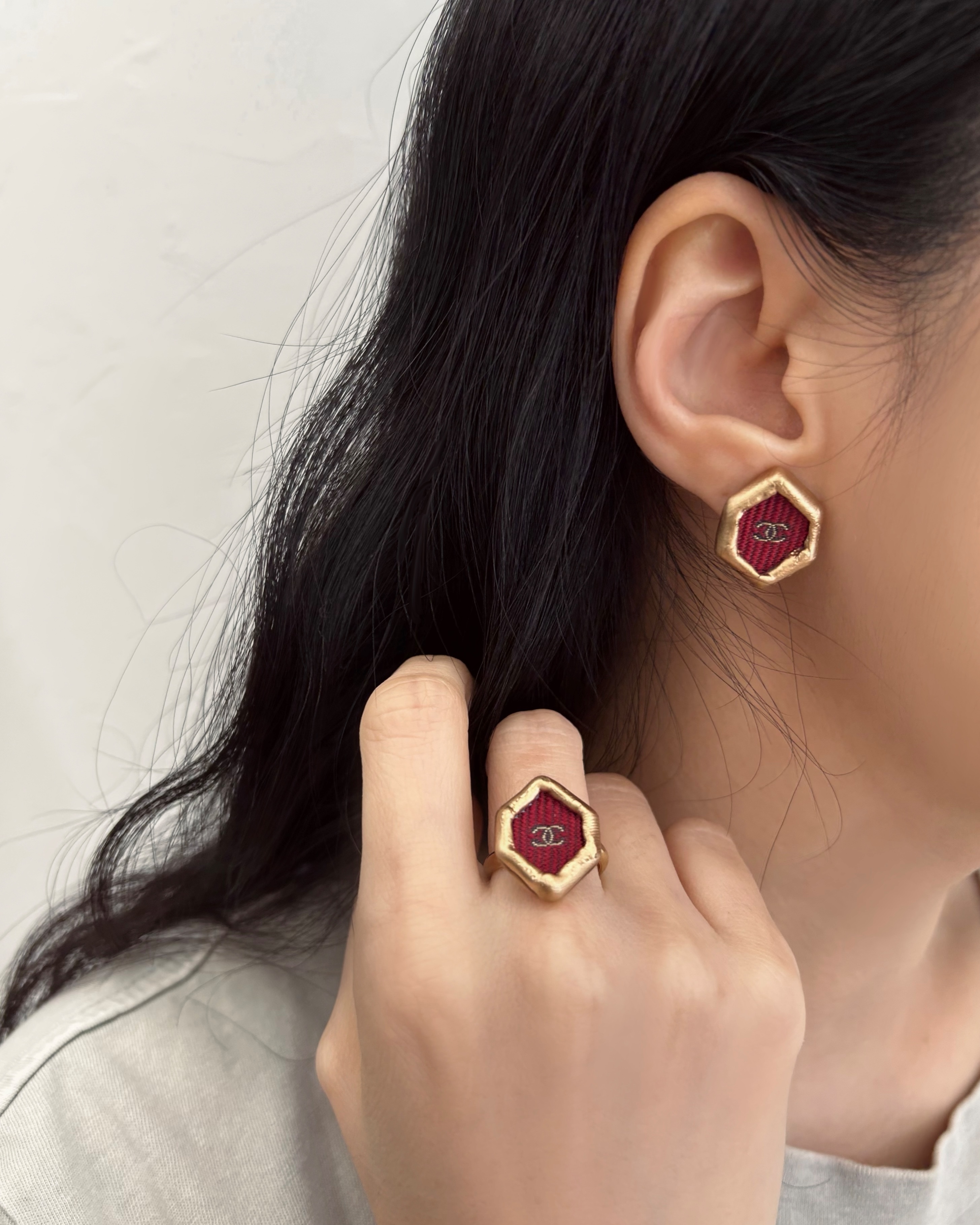 CHANEL burgundy silk CC ring no.53