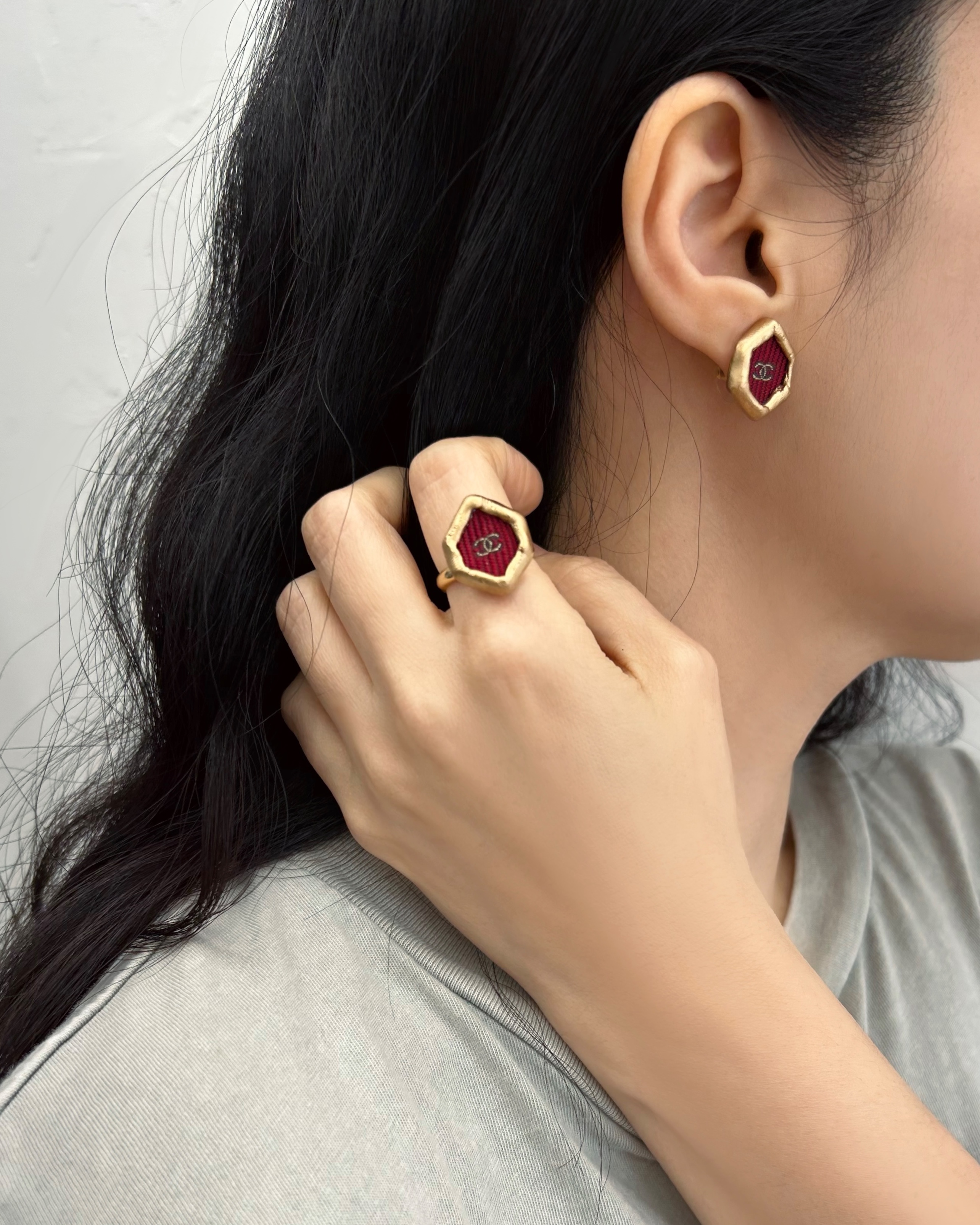 CHANEL burgundy silk CC ring no.53