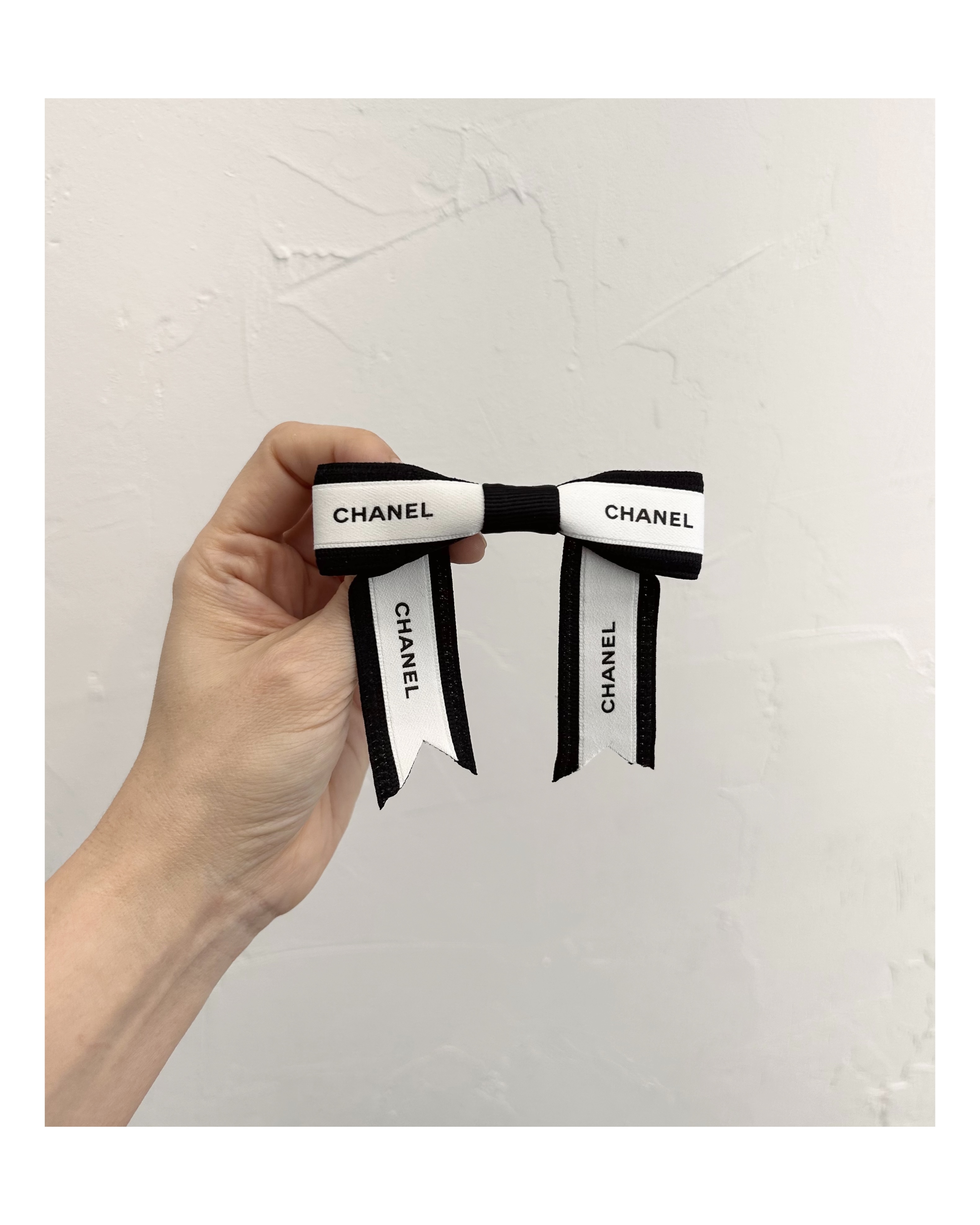 CHANEL initial ribbon hair pin no.68