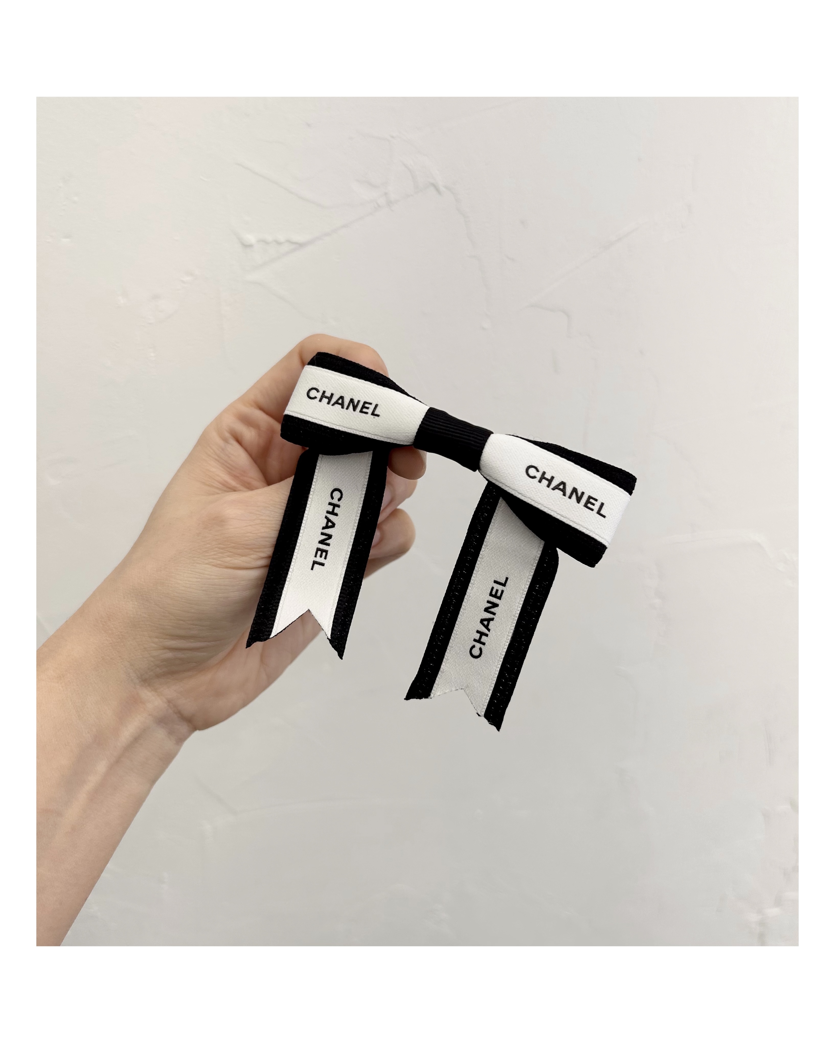CHANEL initial ribbon hair pin no.68
