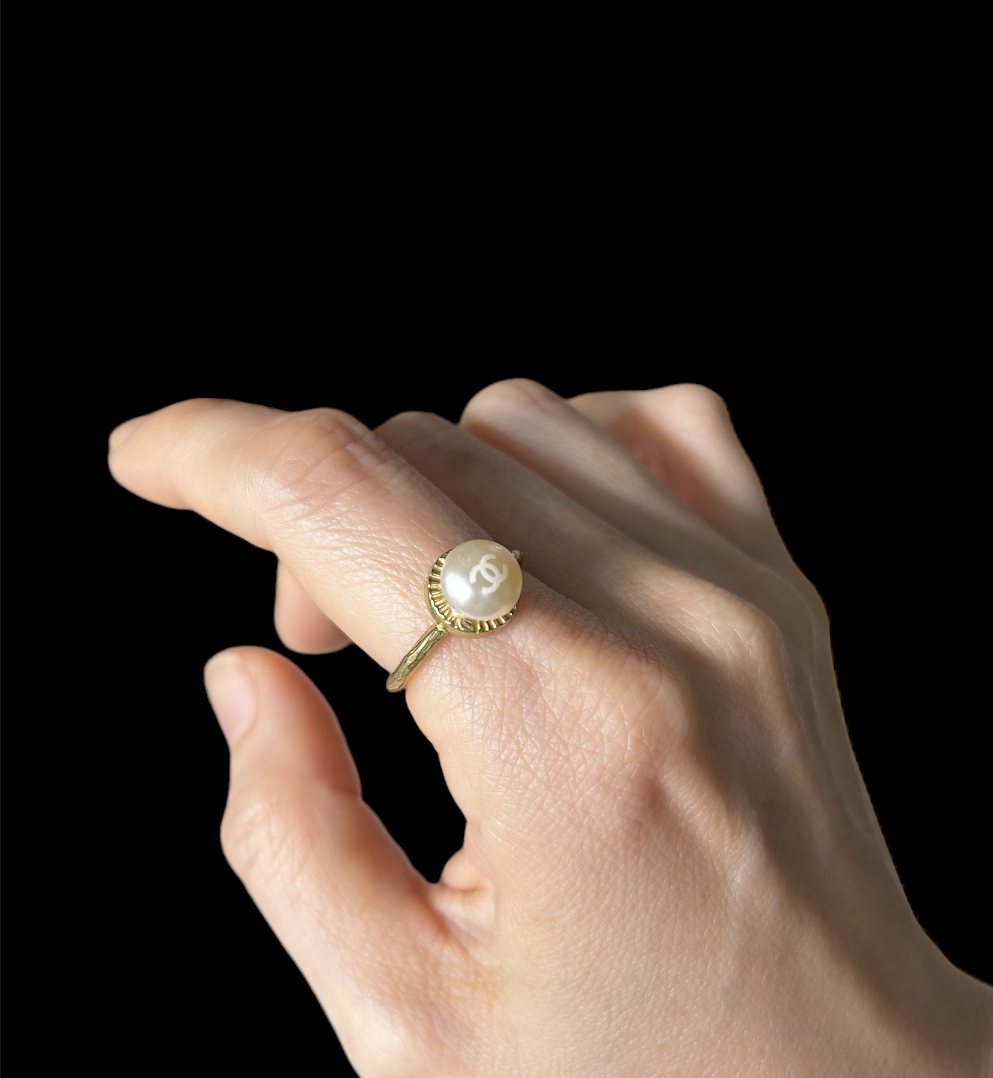 CHANEL button no.90