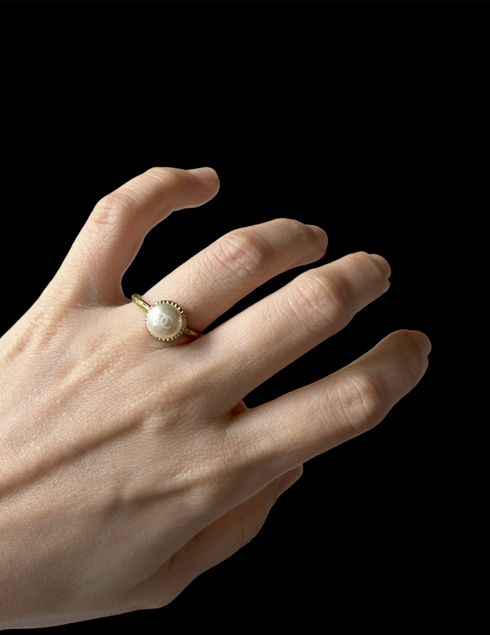 CHANEL button no.90