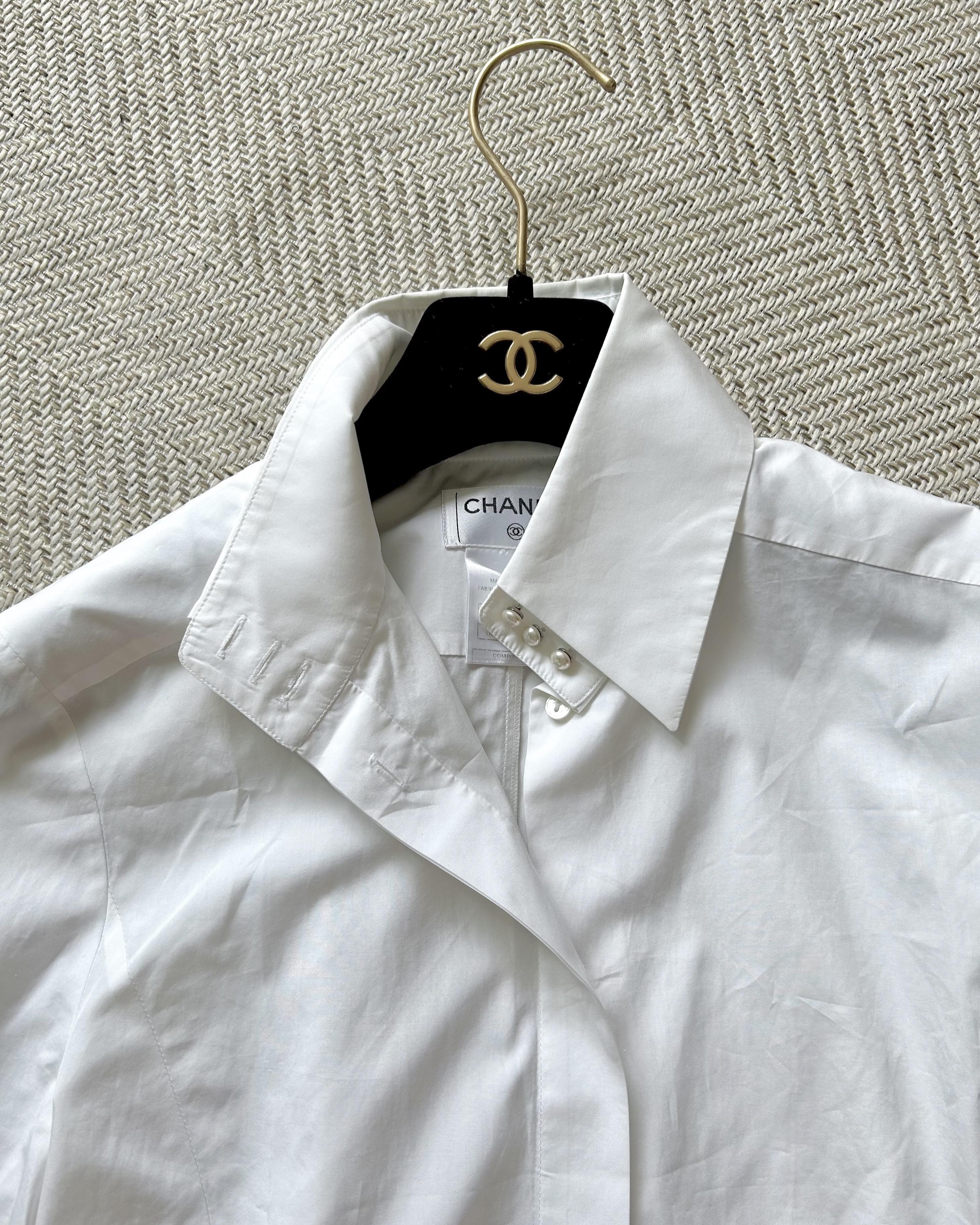 CHANEL button no.90