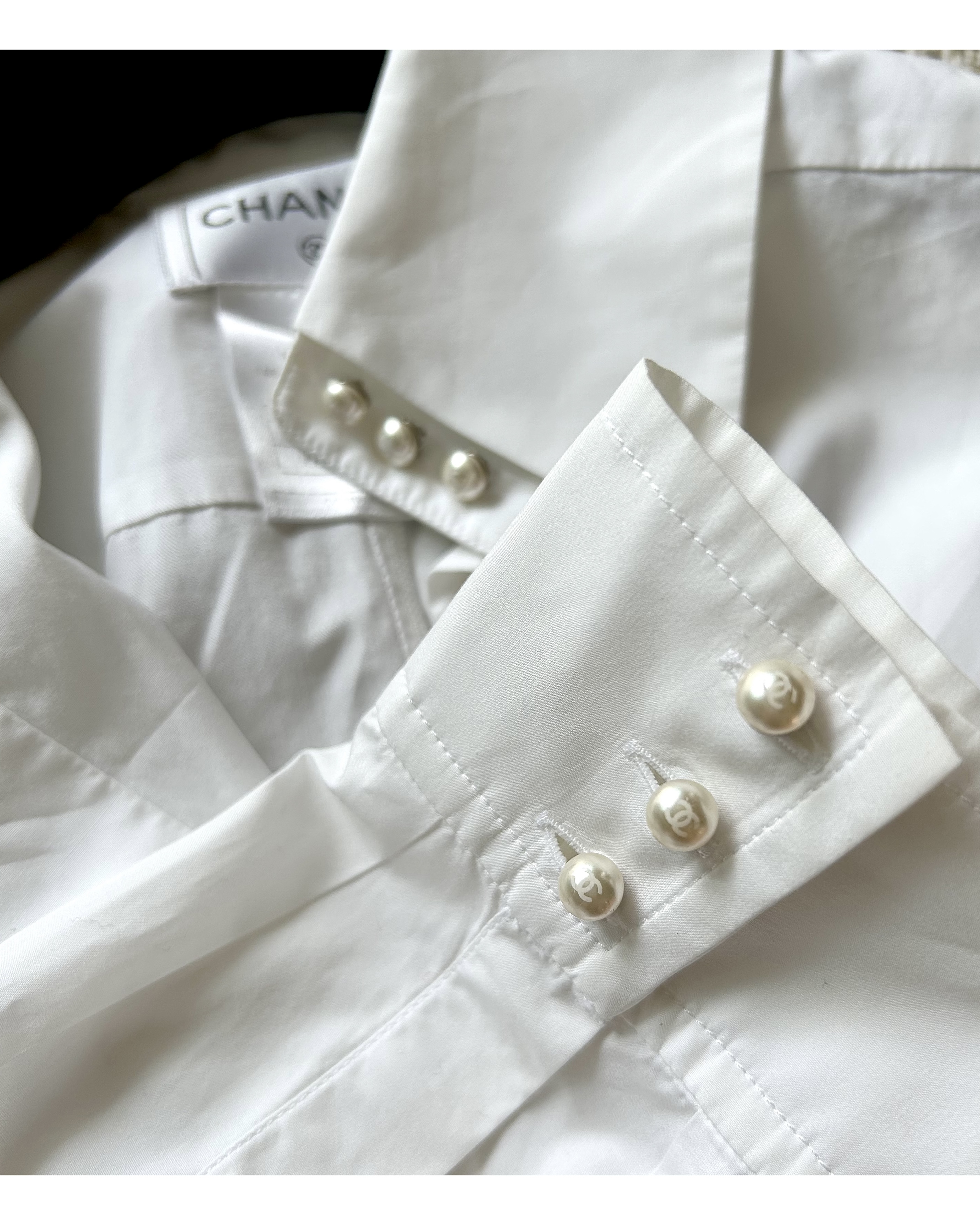 CHANEL button no.90