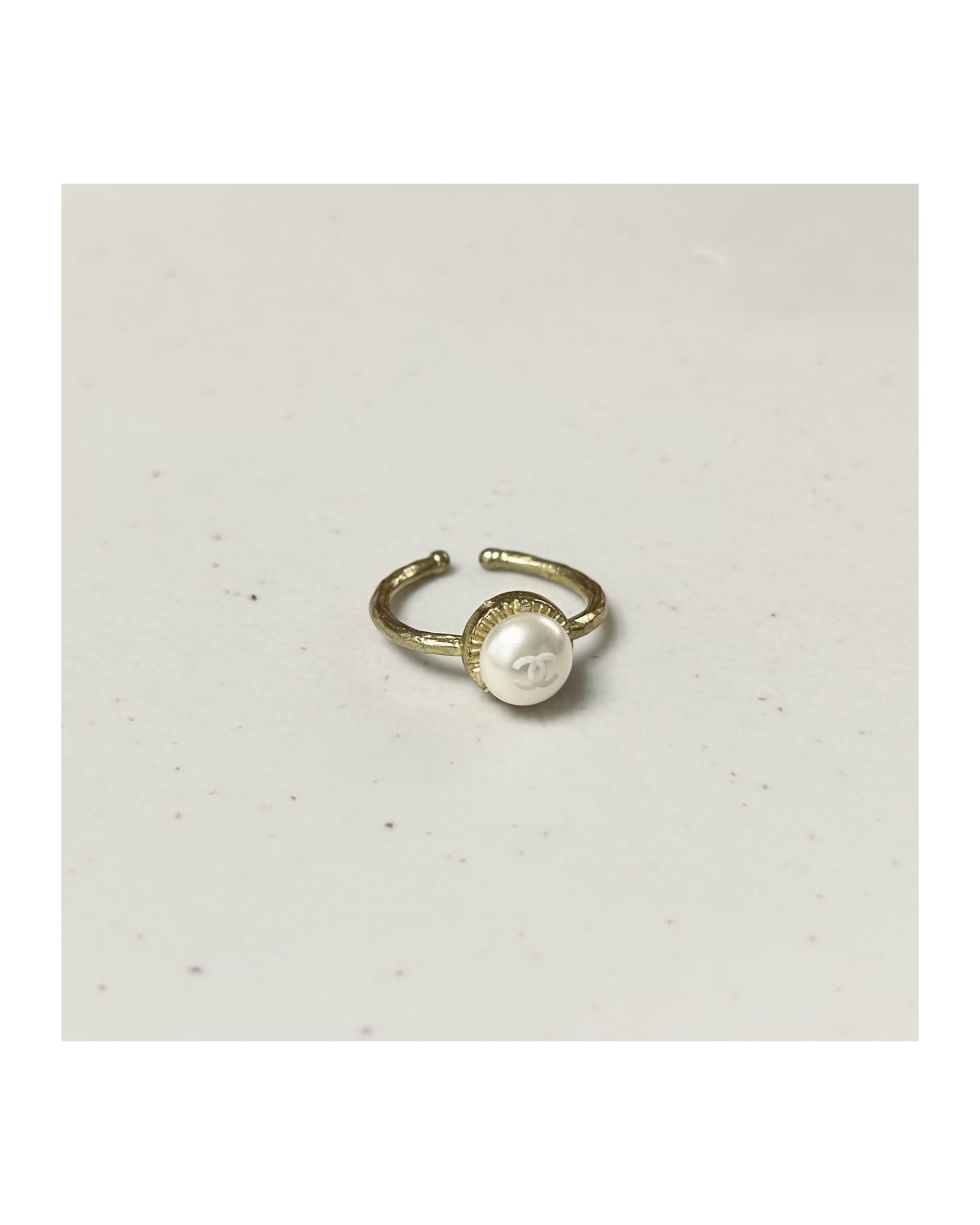 CHANEL button no.90