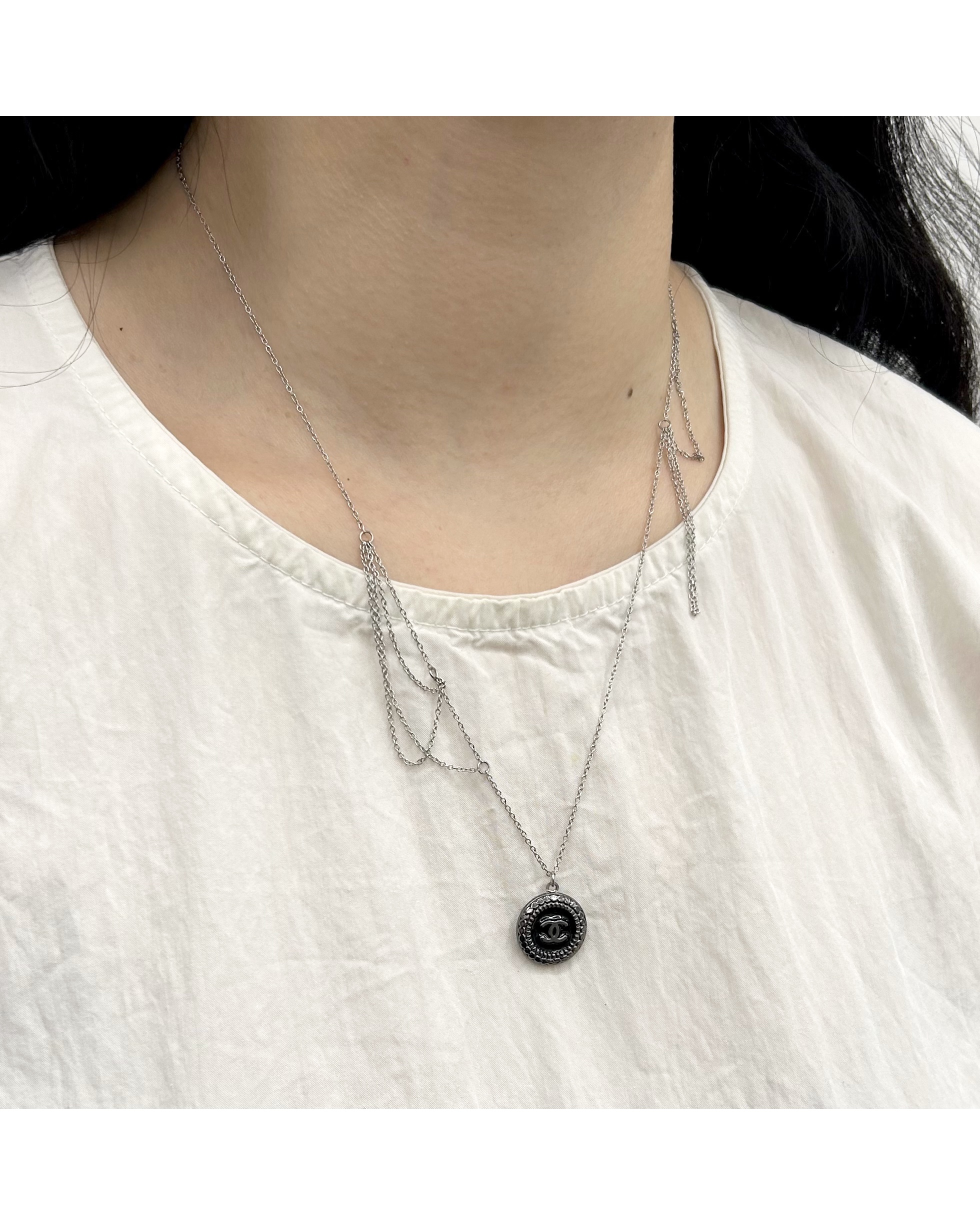 CHANEL button no.91