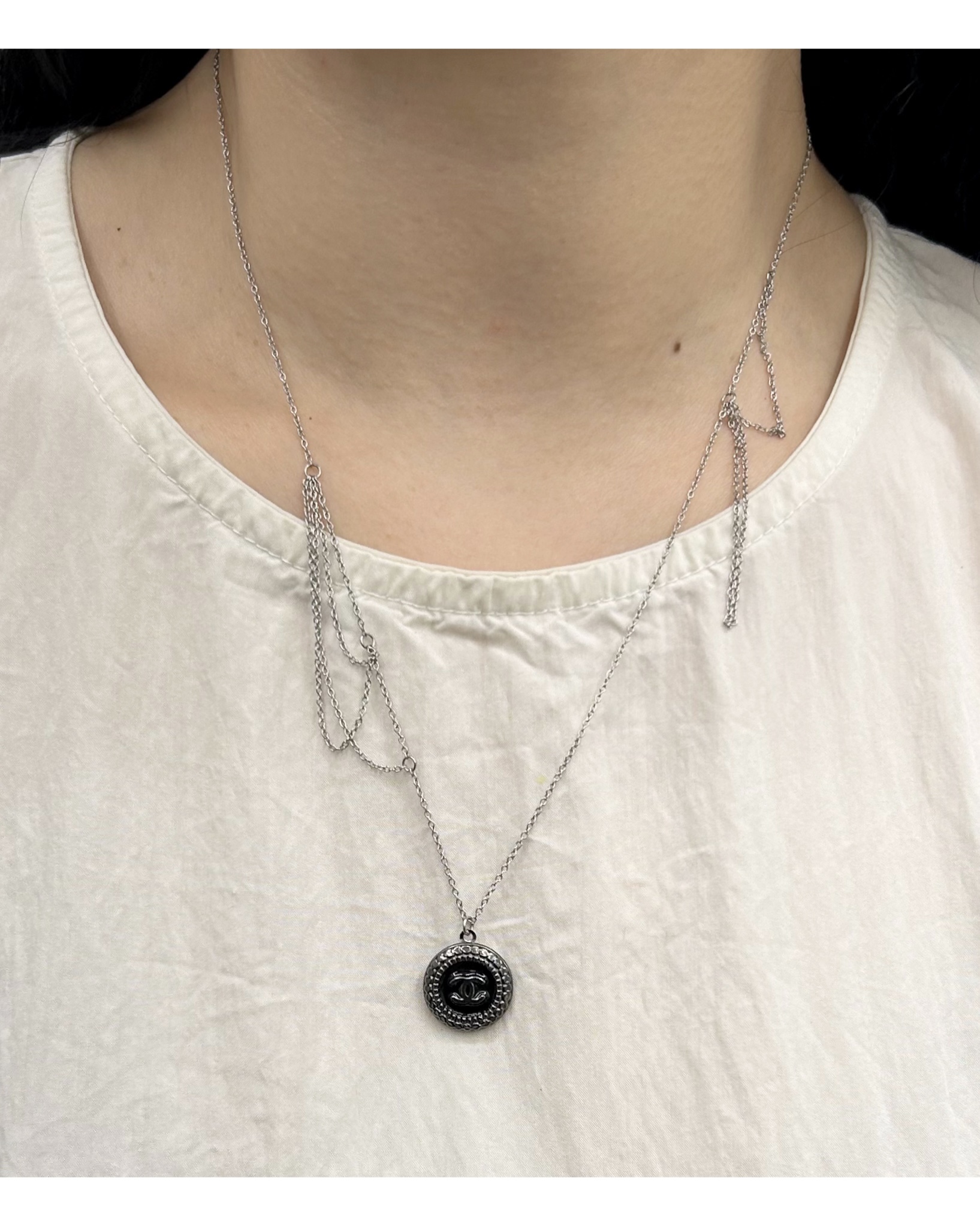 CHANEL button no.91