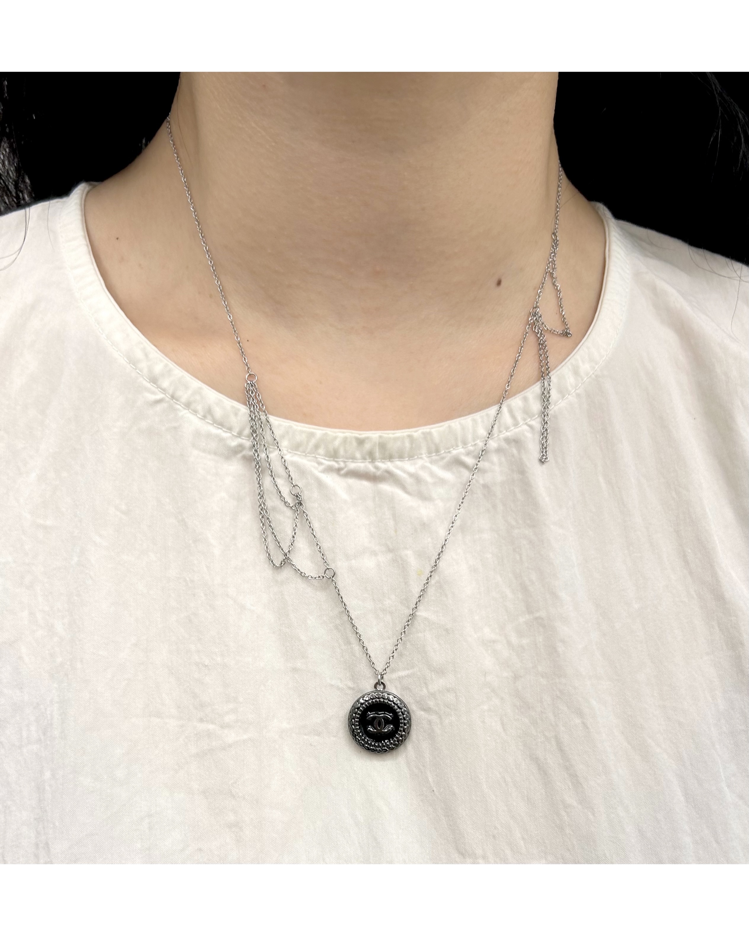 CHANEL button no.91