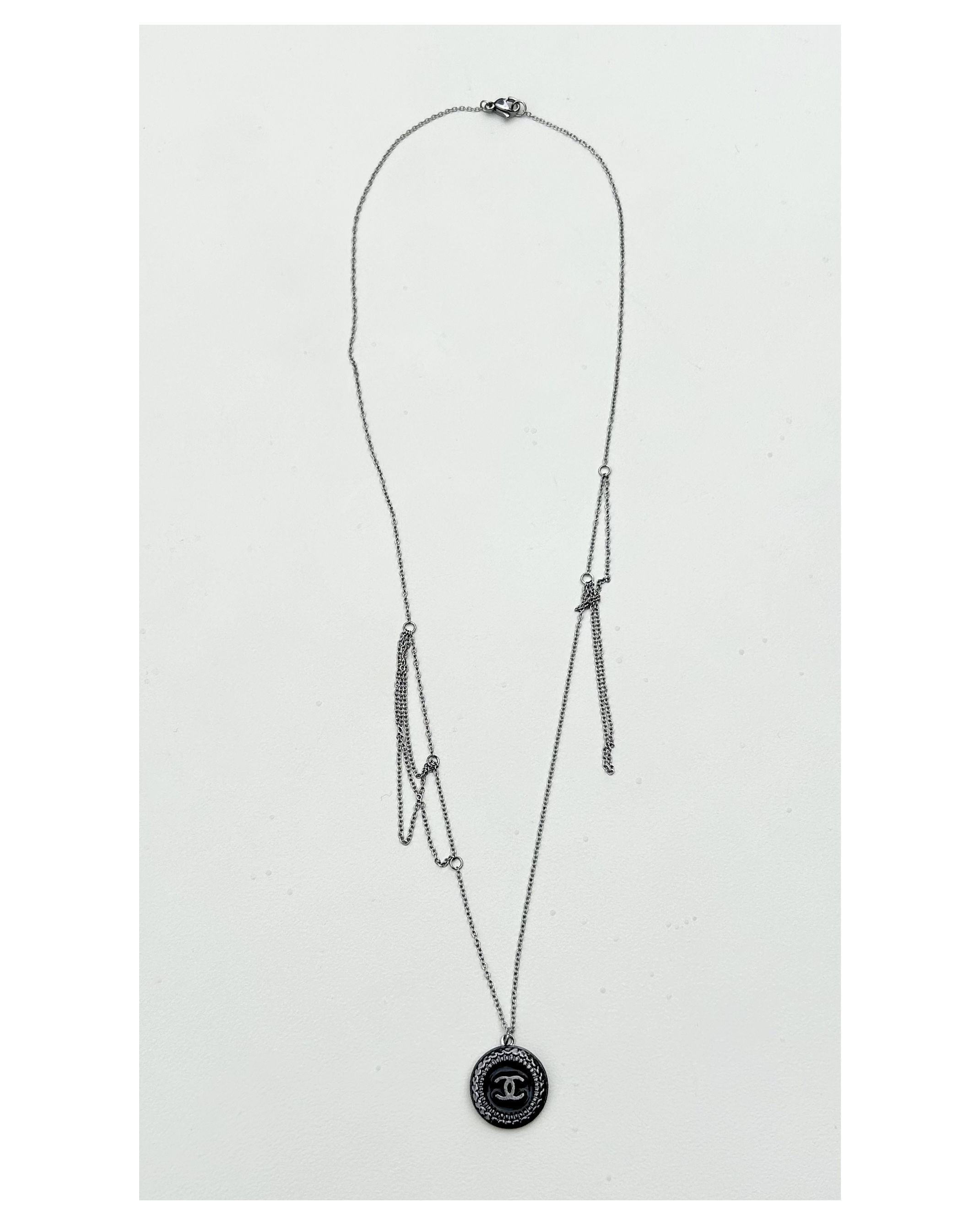 CHANEL button no.91
