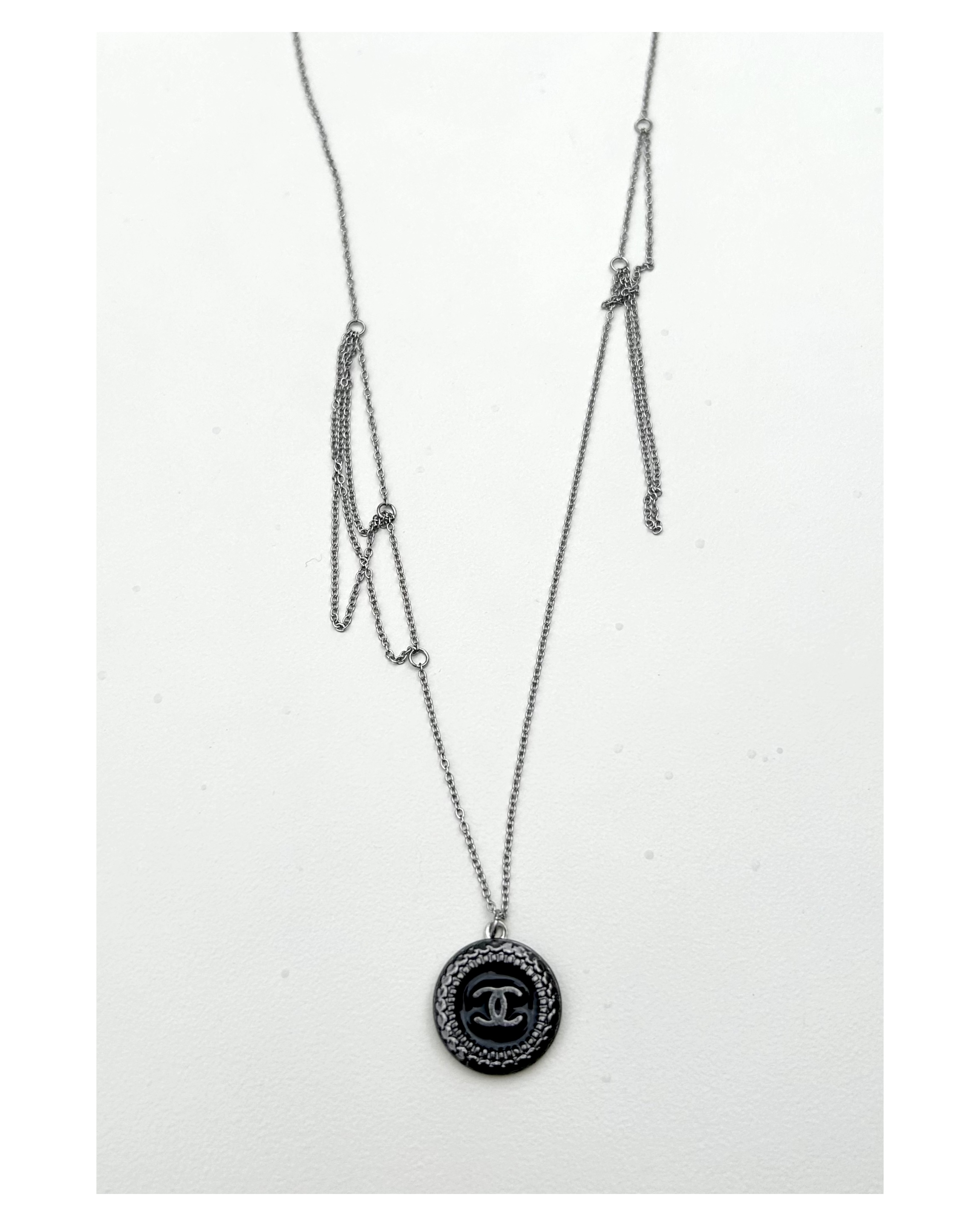 CHANEL button no.91