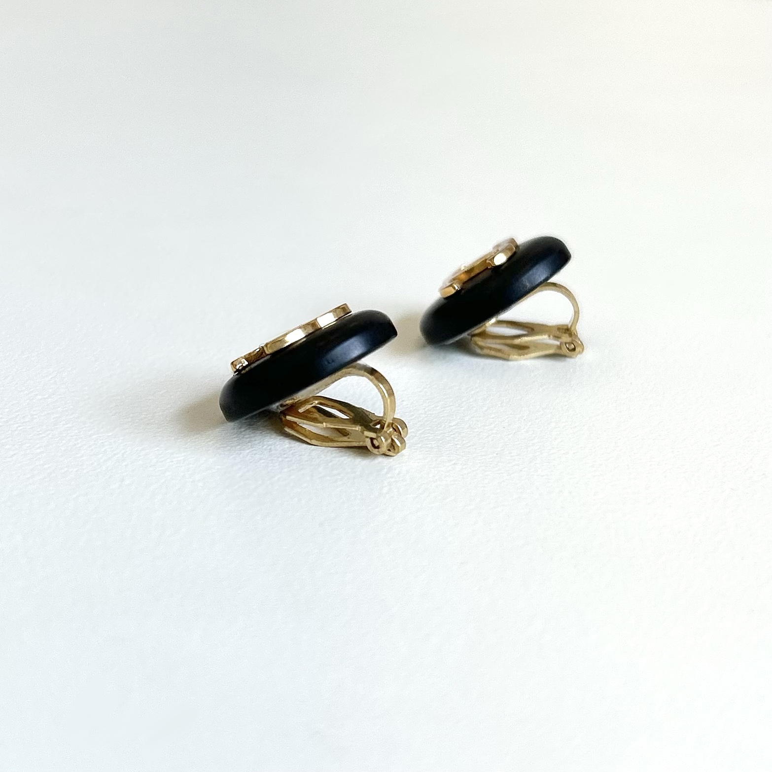 CHANEL button no.92