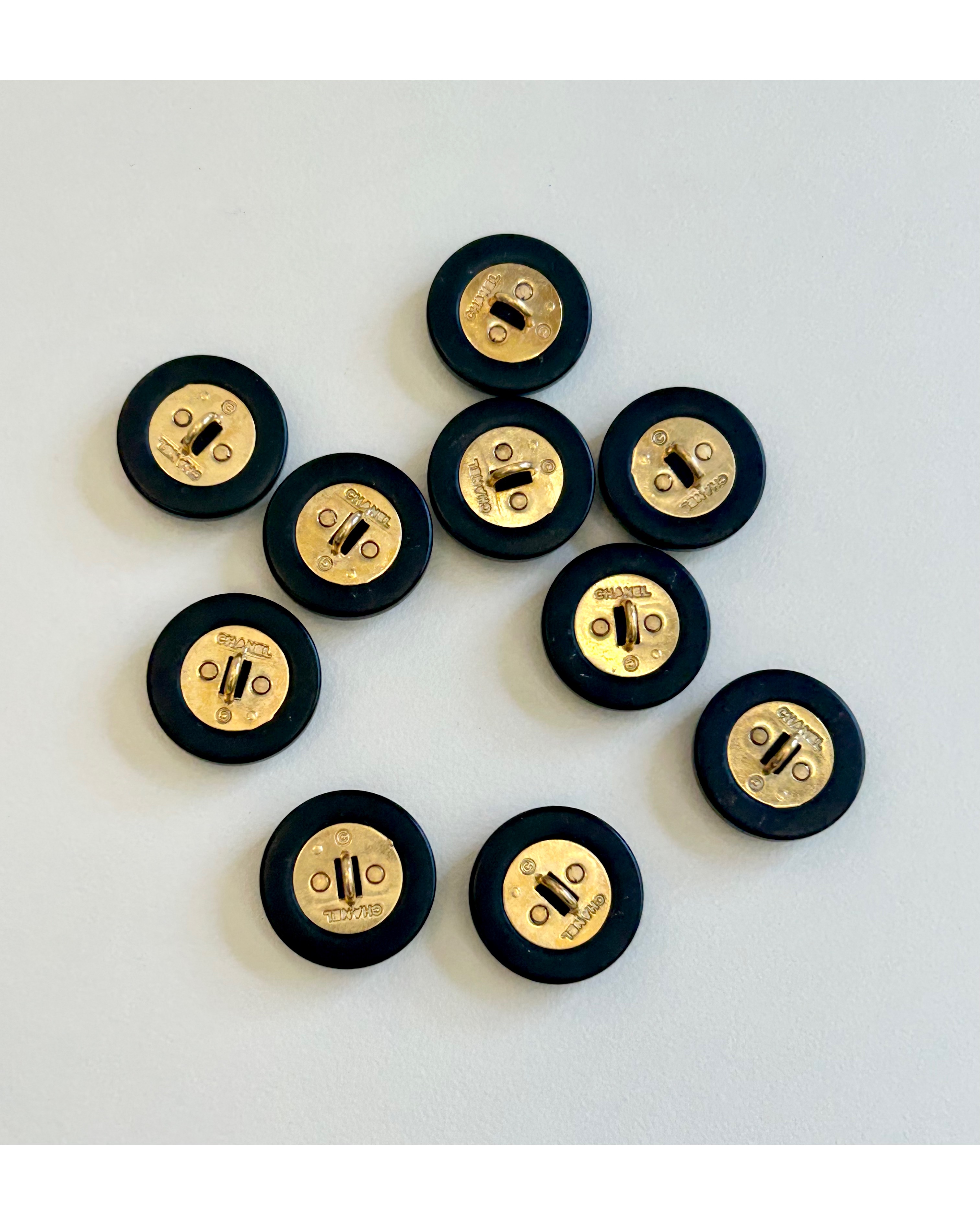 CHANEL button no.92