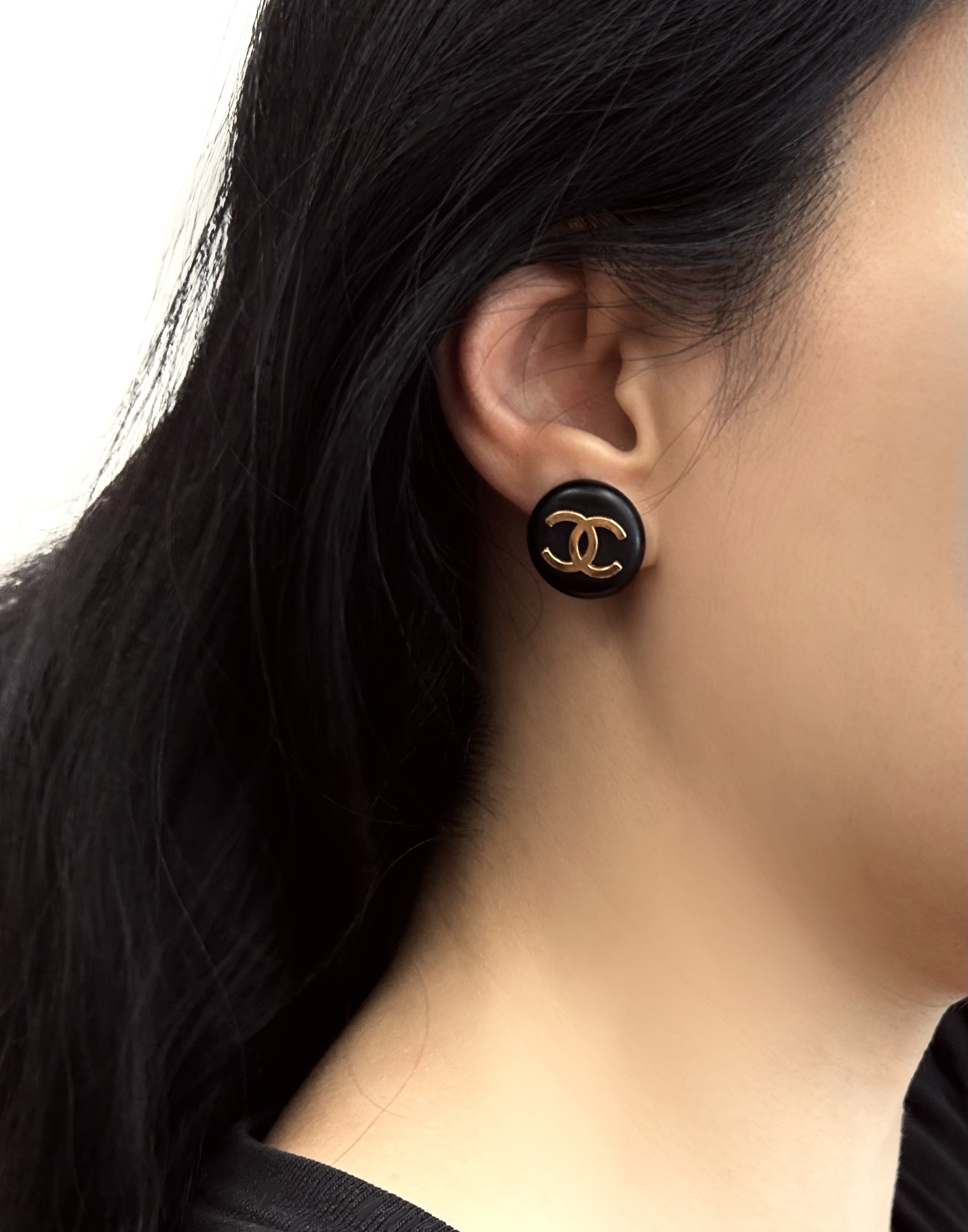 CHANEL button no.92
