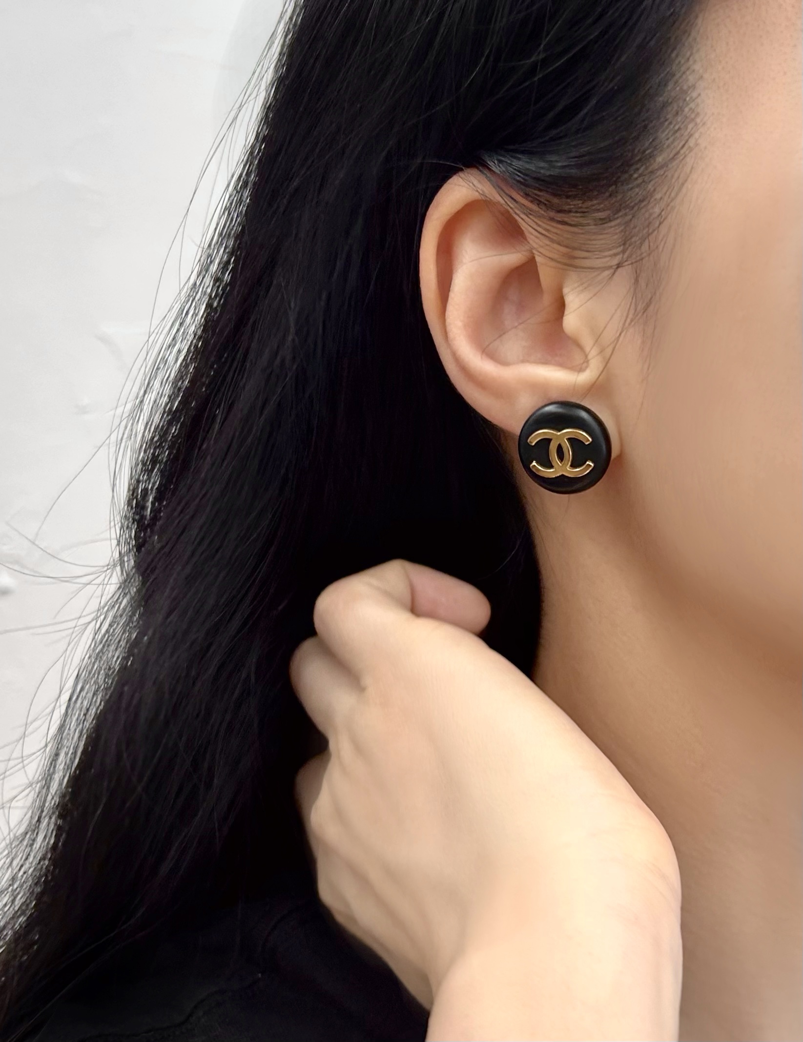 CHANEL button no.92