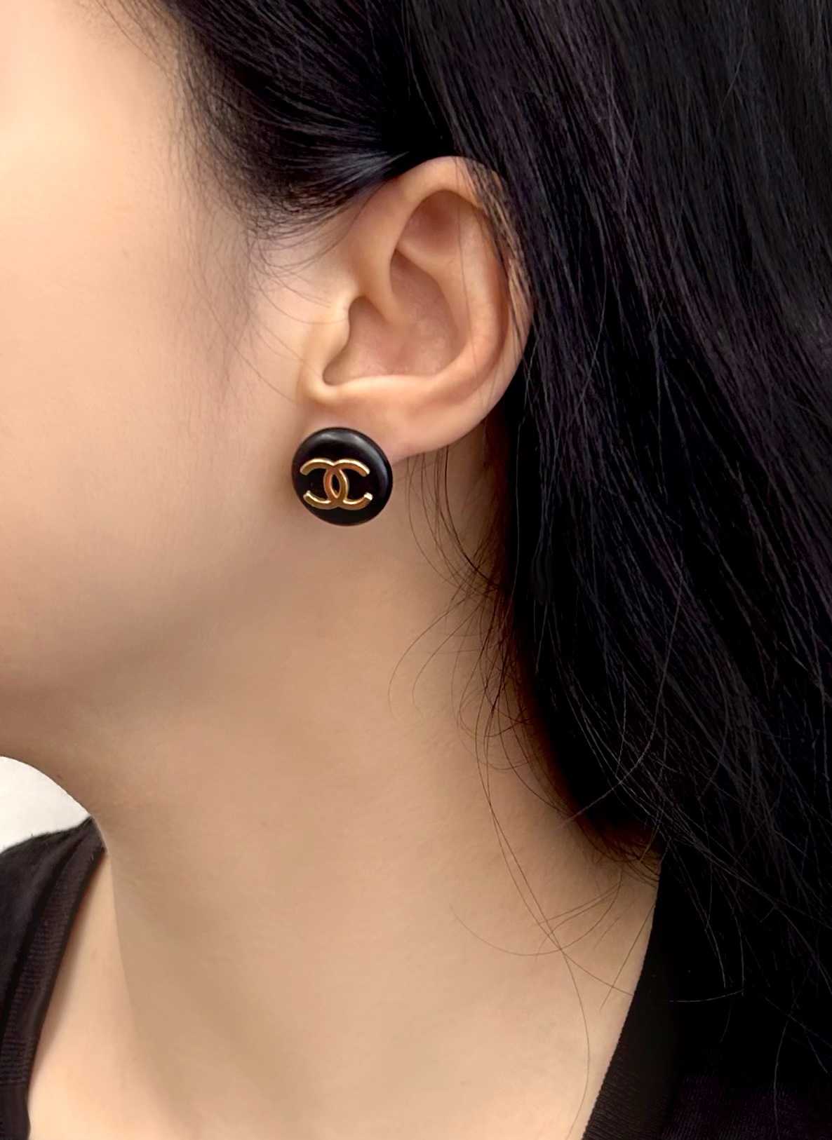 CHANEL button no.92
