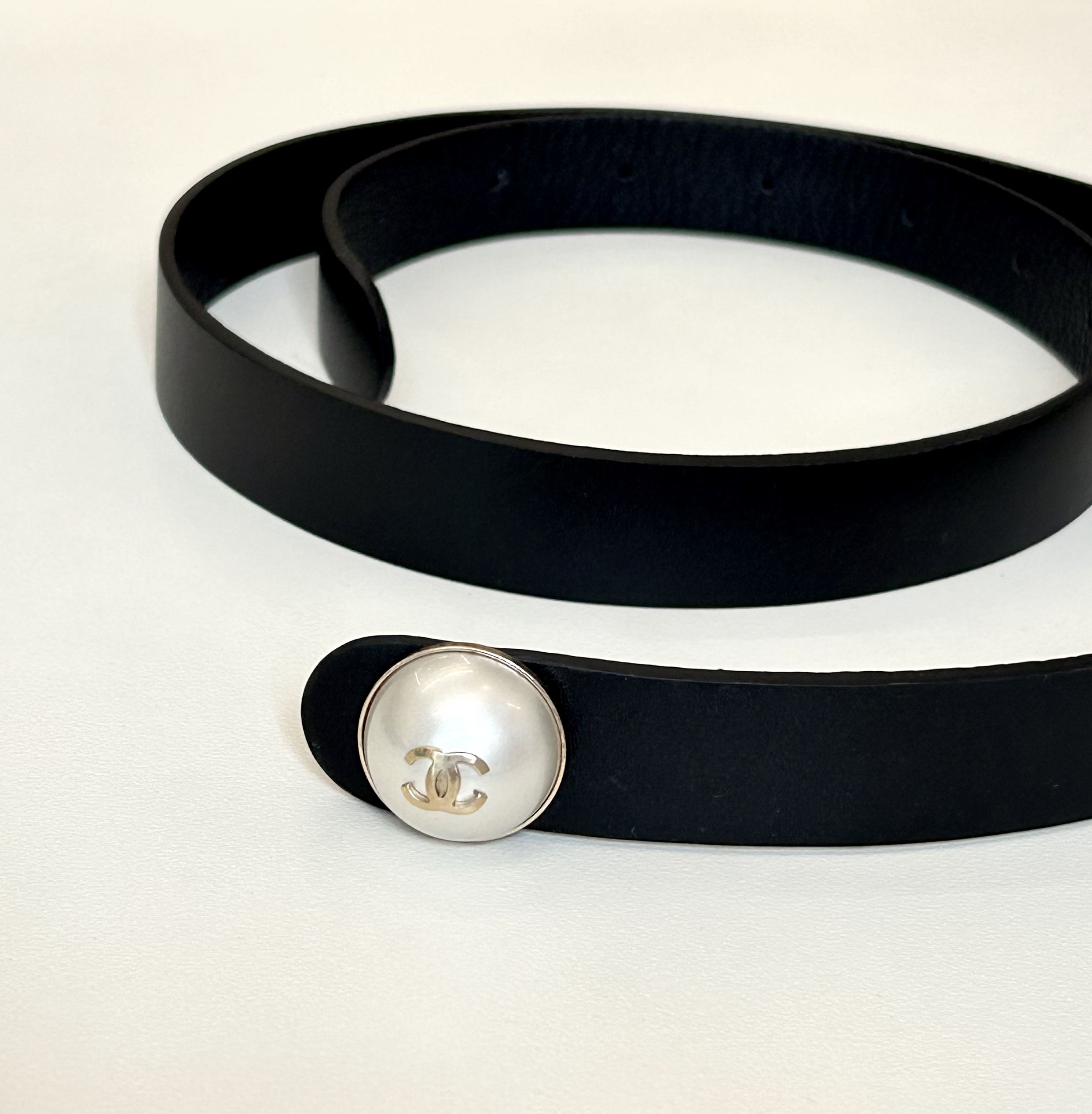 CHANEL pearl CC leather belt