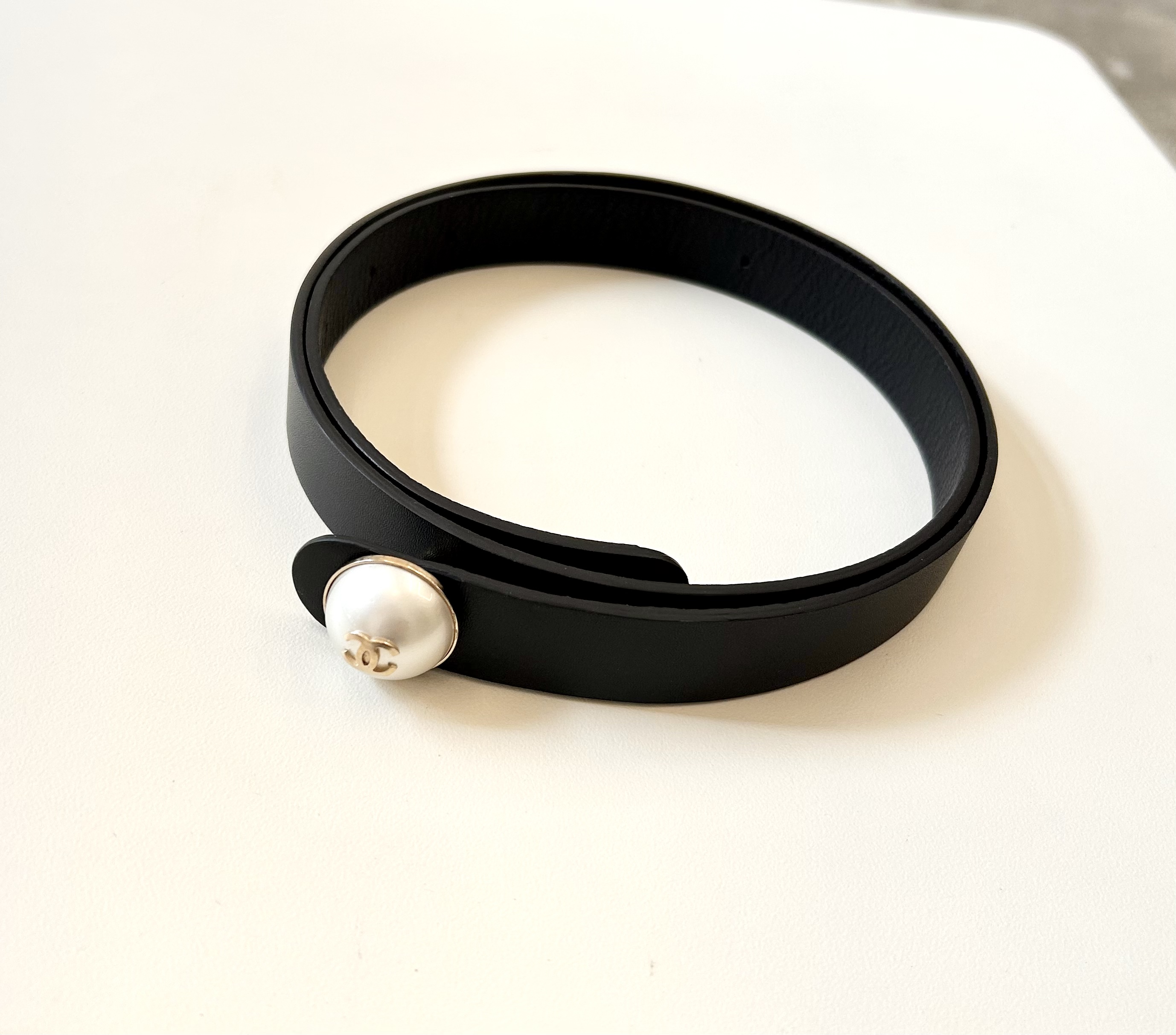 CHANEL pearl CC leather belt
