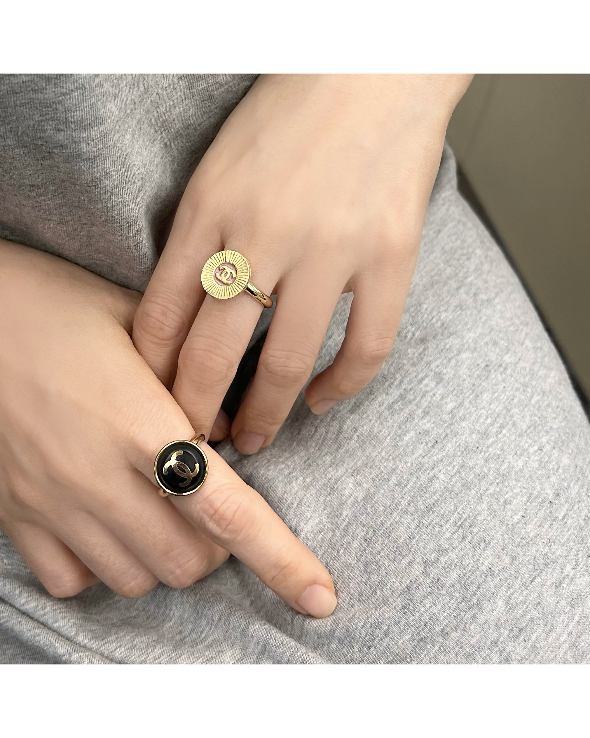 CHANEL button no.94