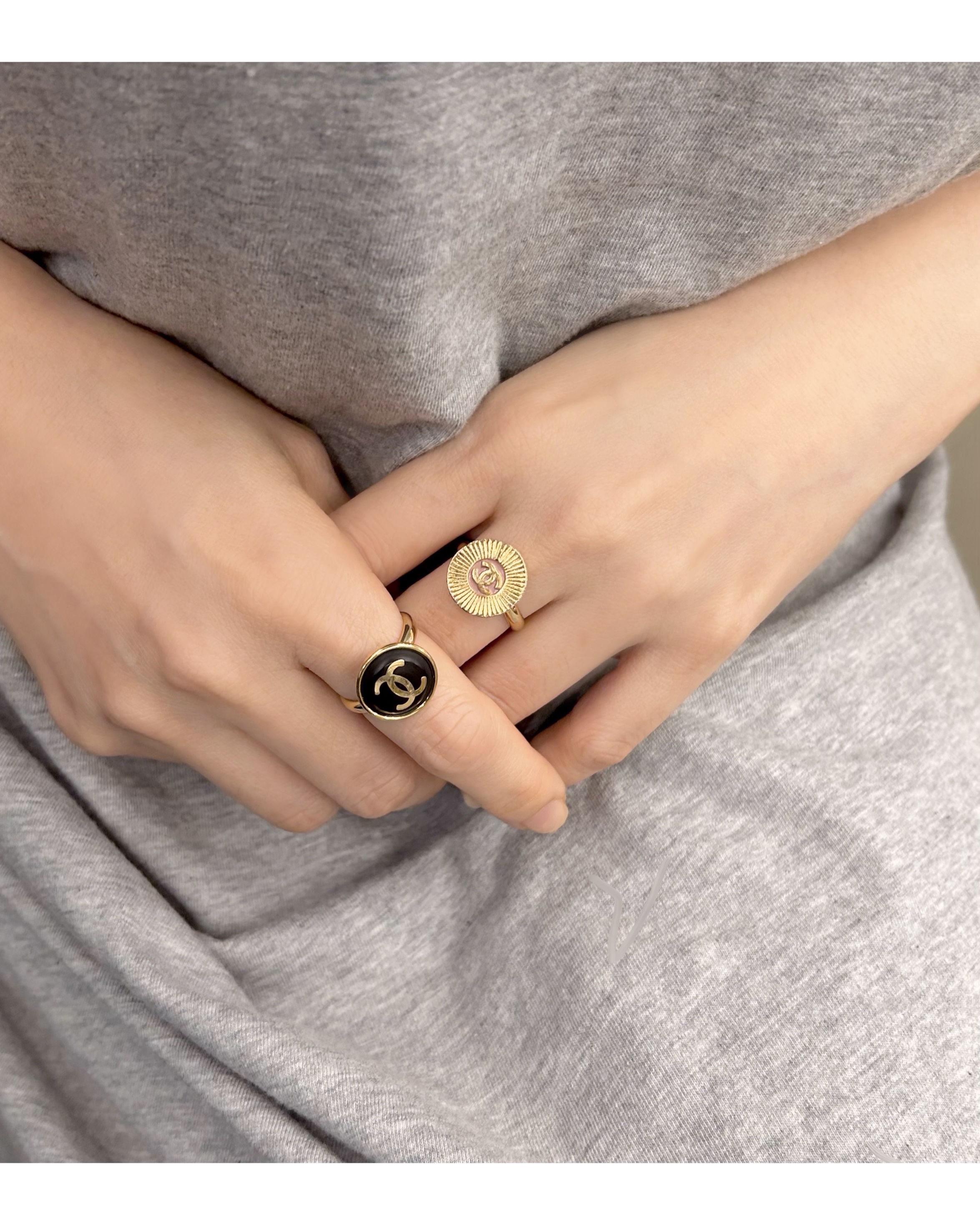 CHANEL button no.94