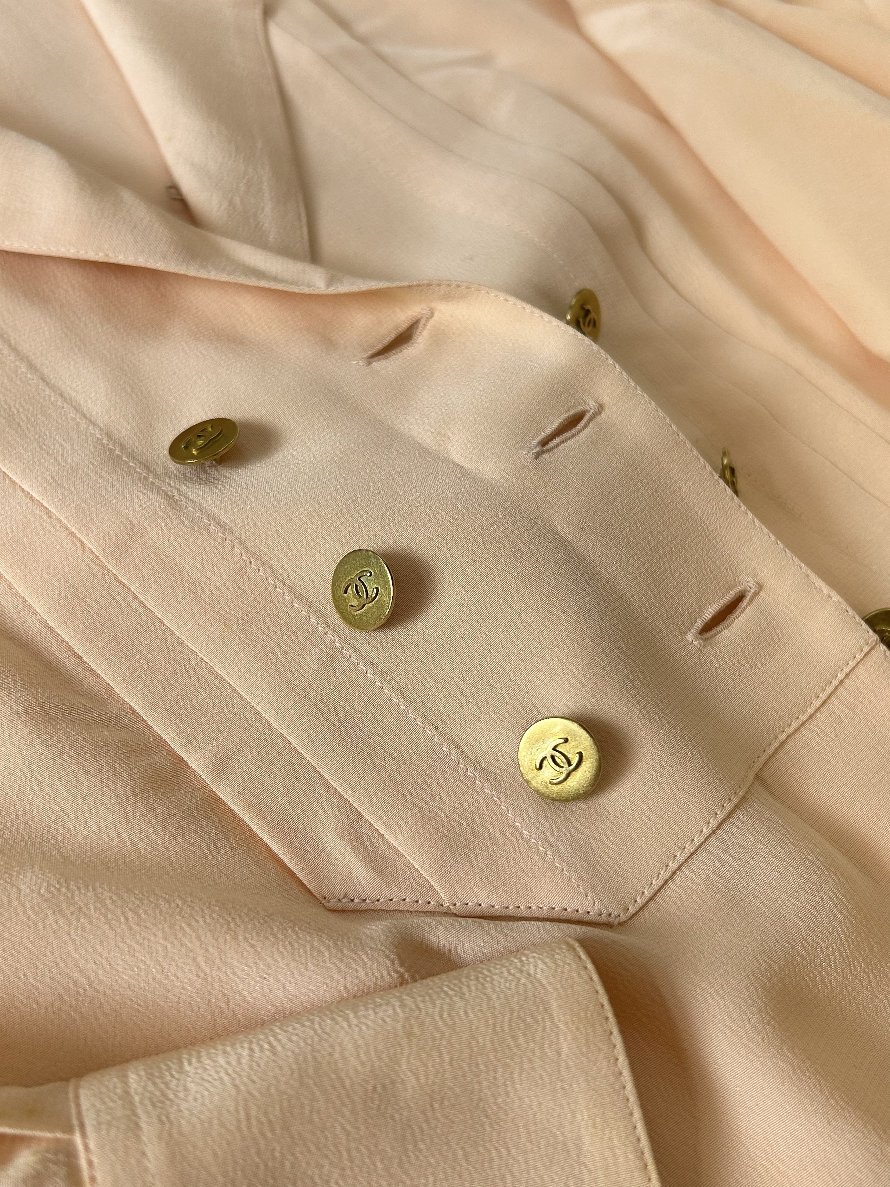 CHANEL button no.97