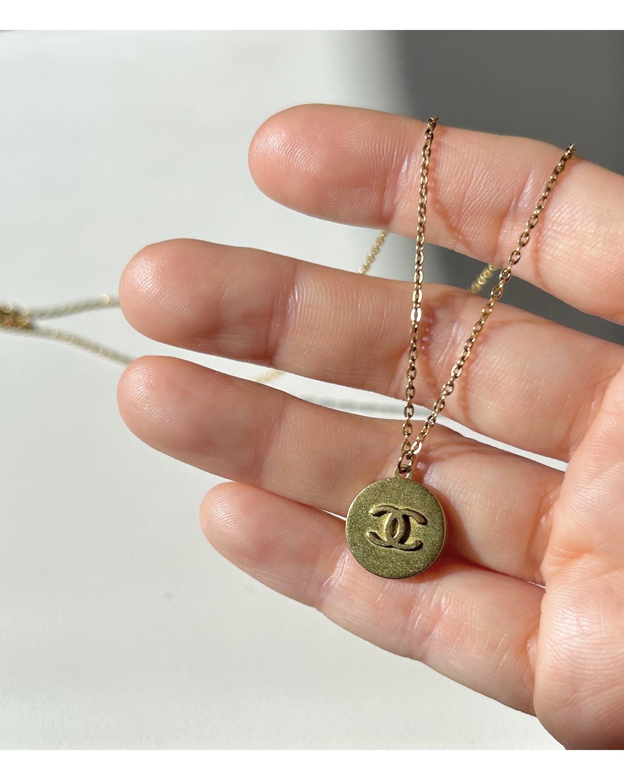 CHANEL button no.97