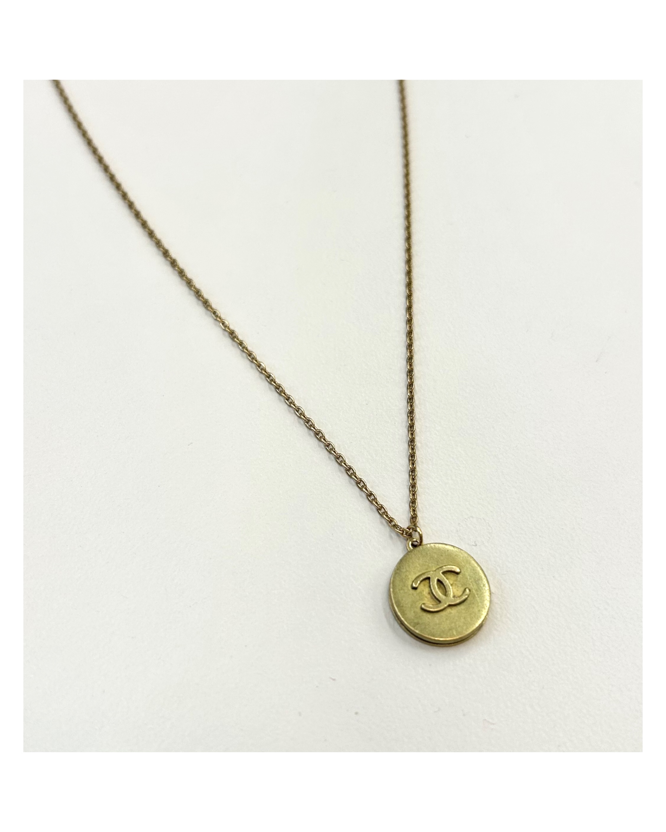 CHANEL button no.97