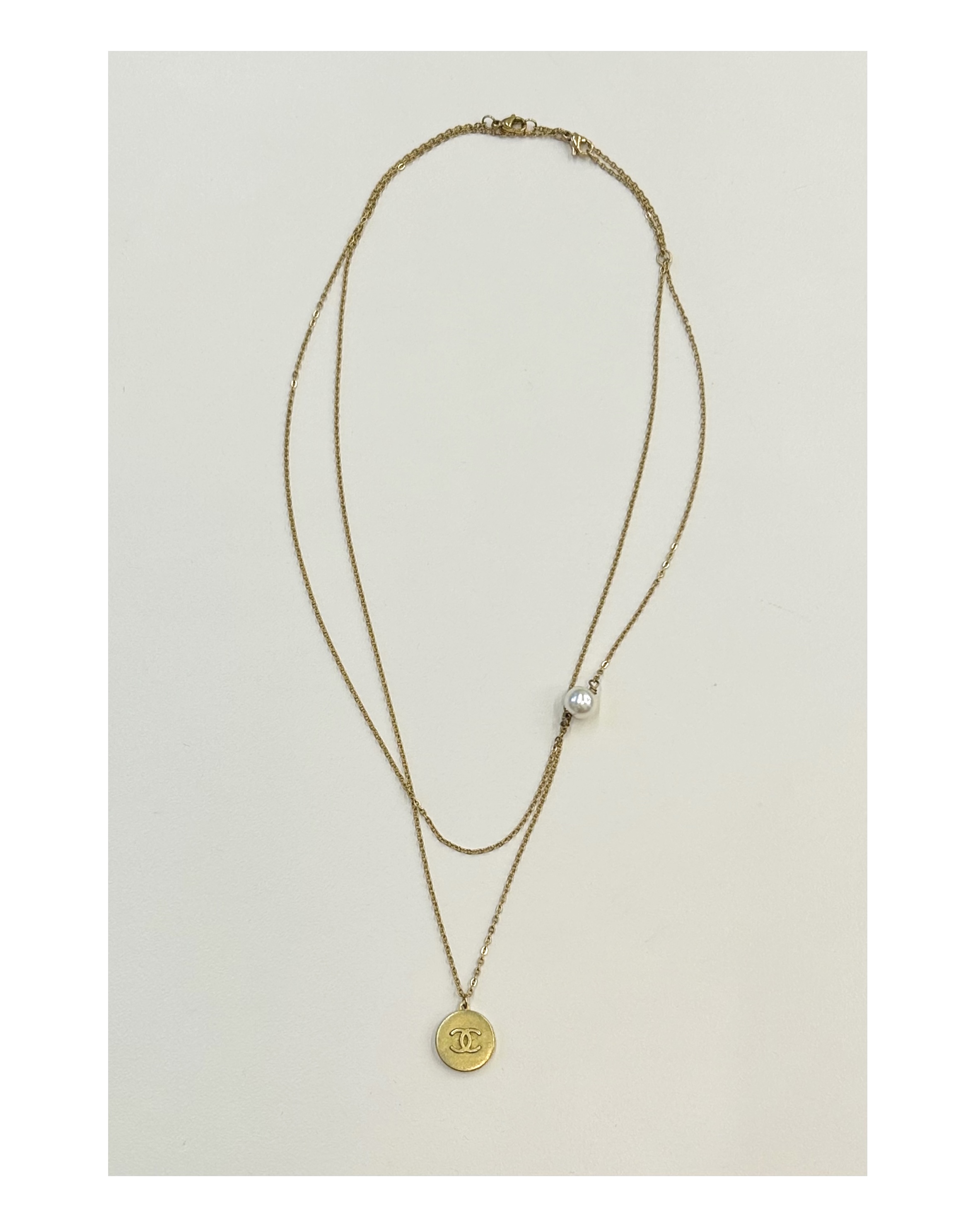 CHANEL button no.97