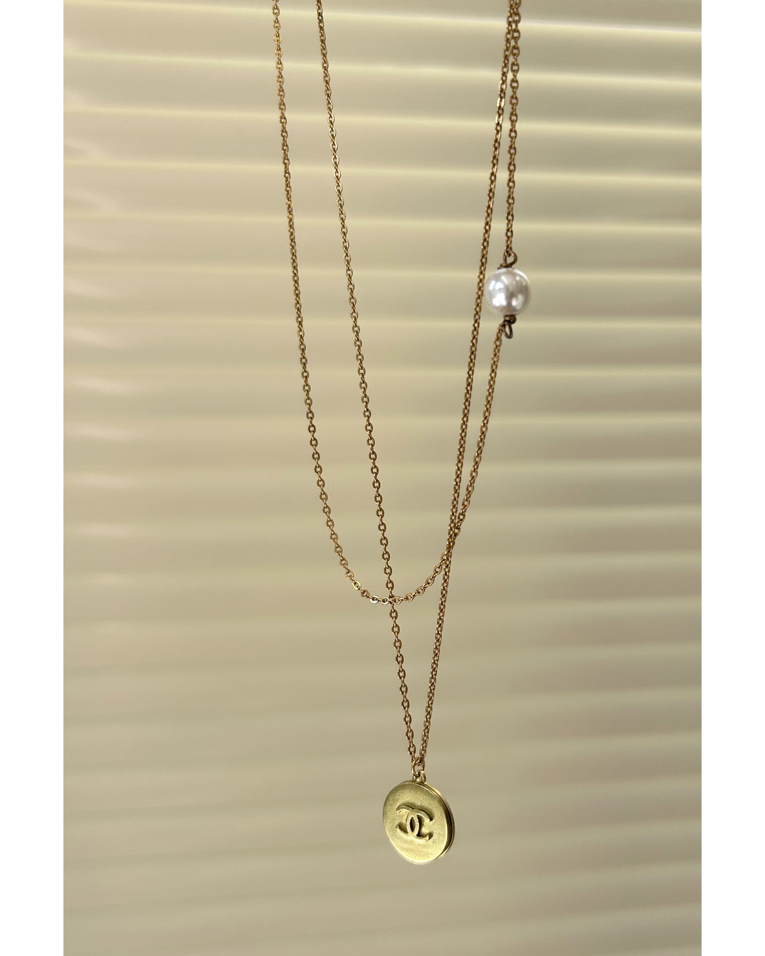 CHANEL button no.97