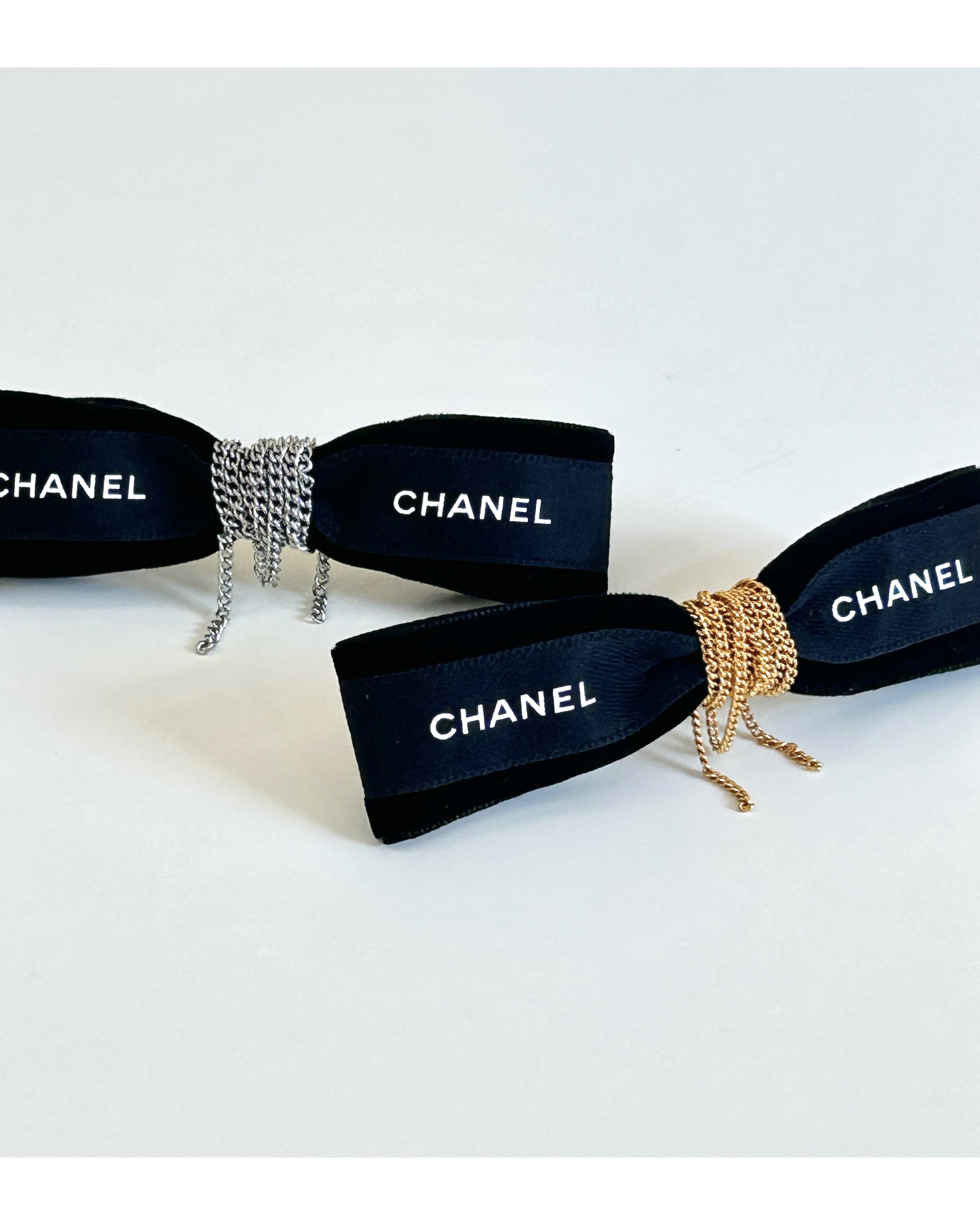 CHANEL velvet initial ribbon hair clip no.70