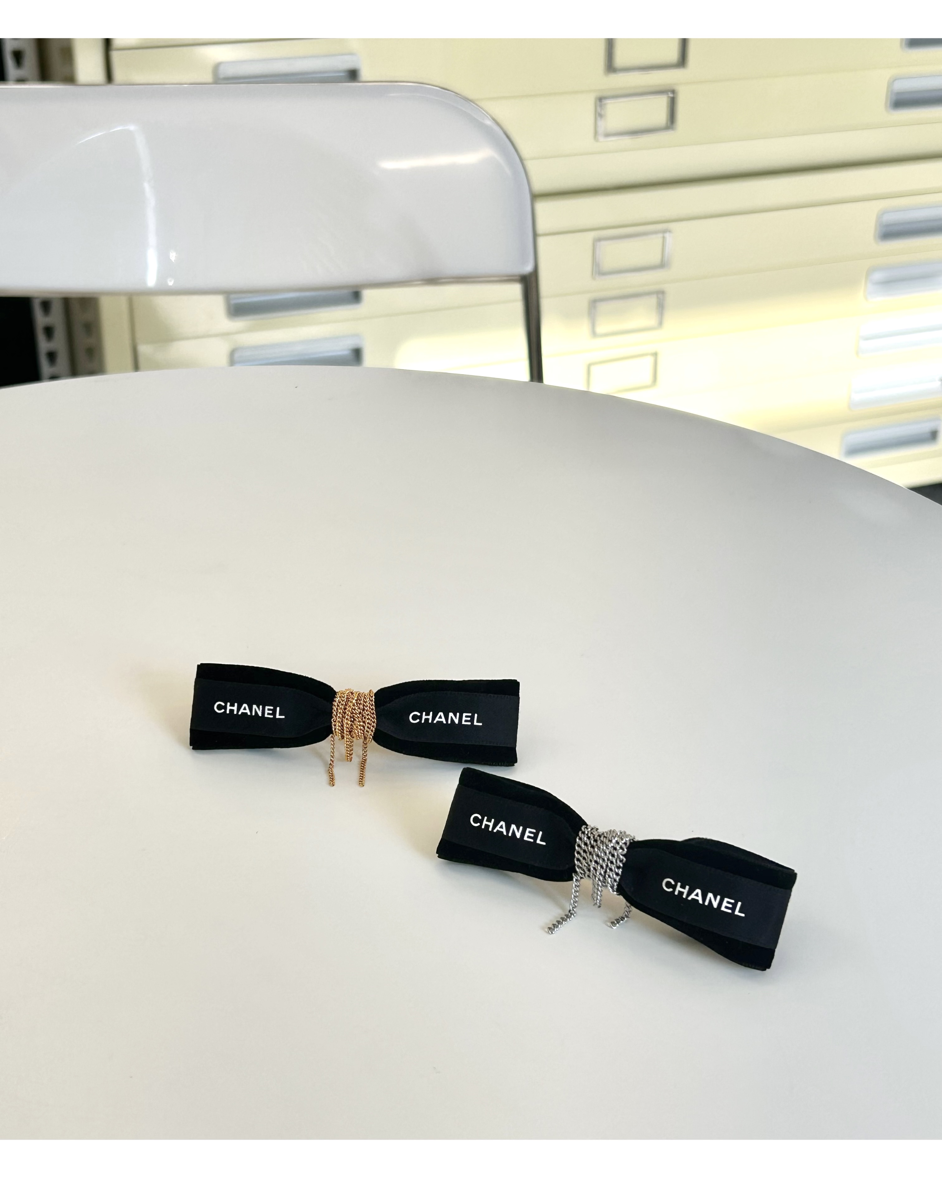 CHANEL velvet initial ribbon hair clip no.70