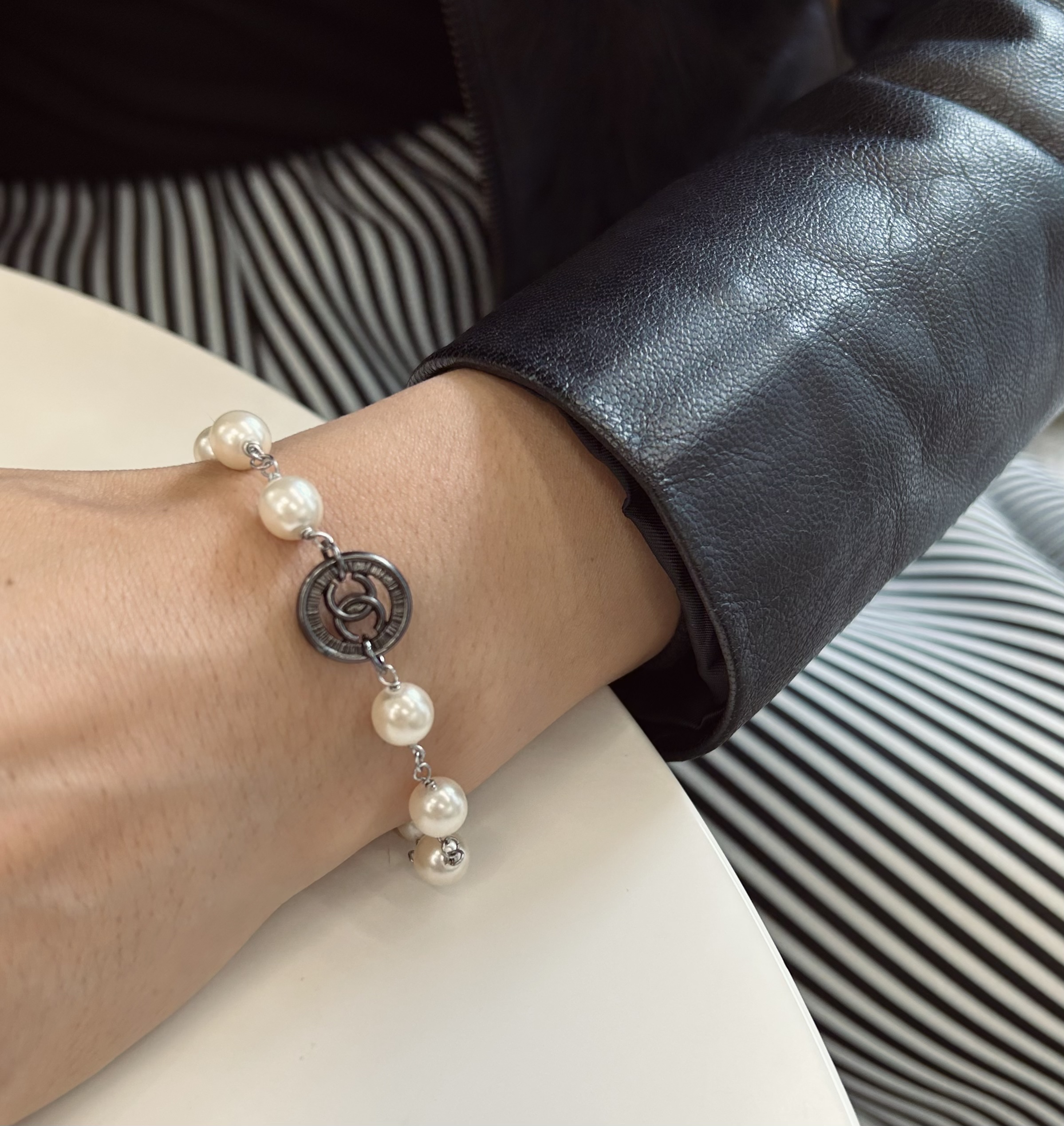 CHANEL button no.99