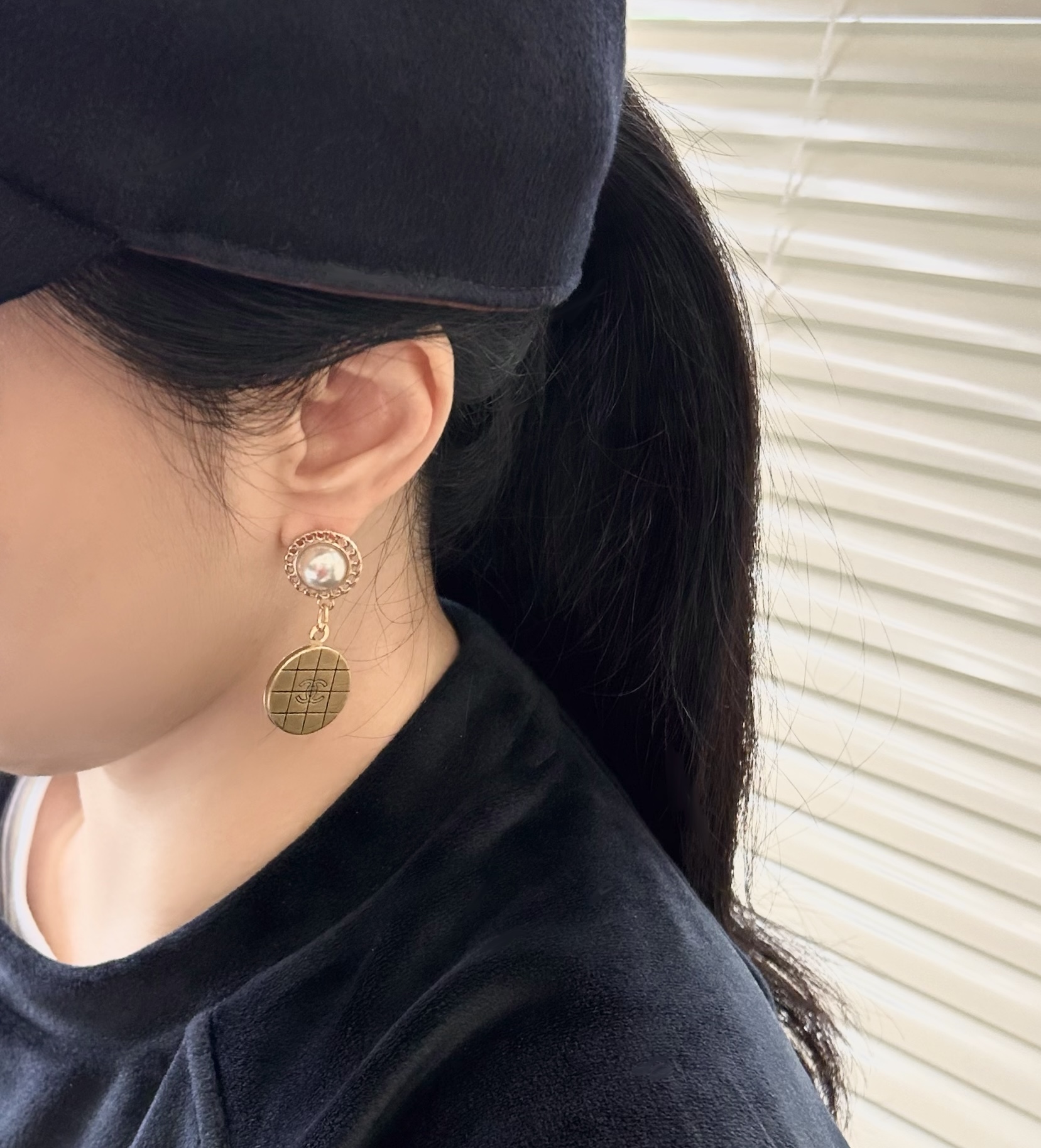 CHANEL button no.101
