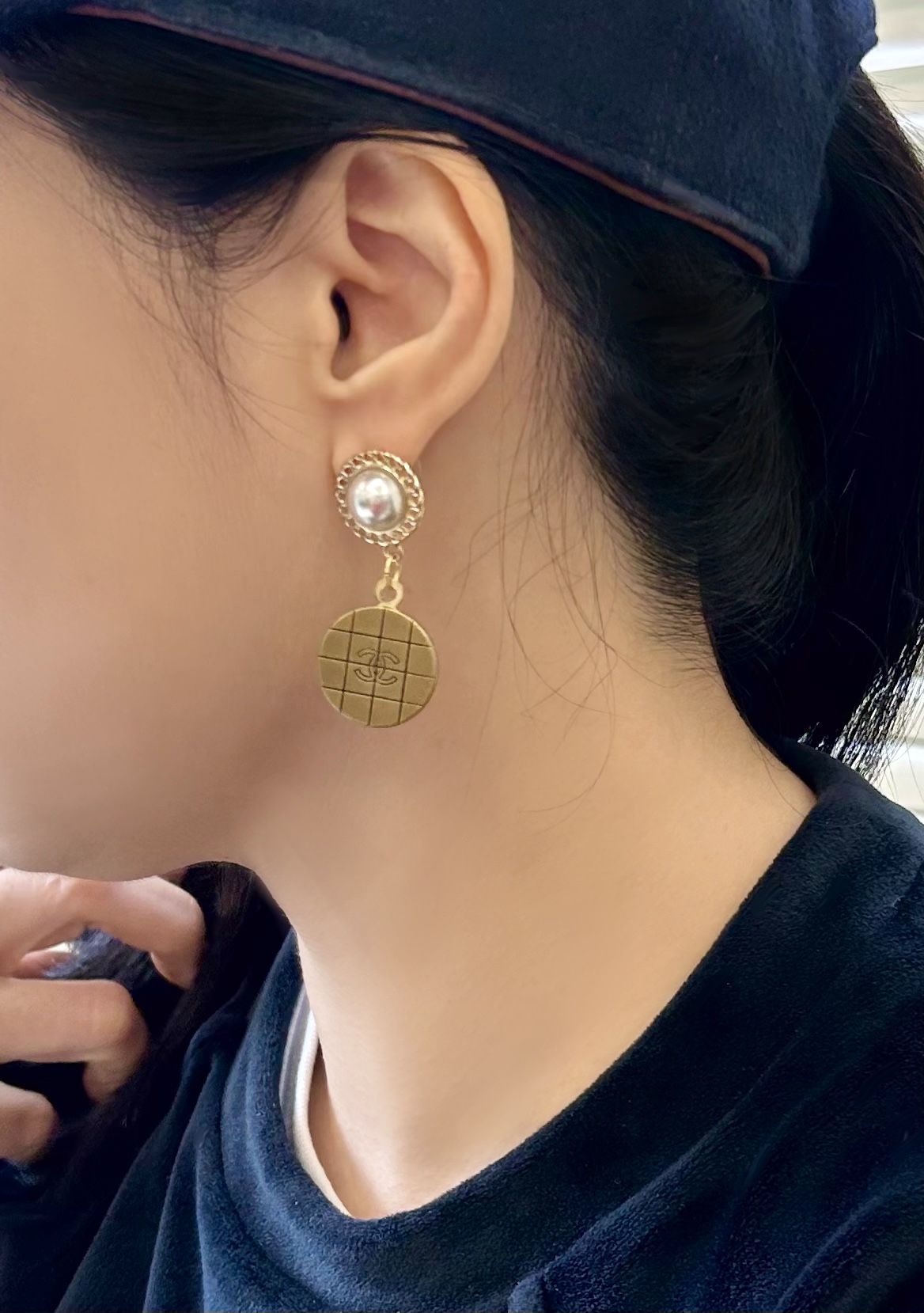 CHANEL button no.101