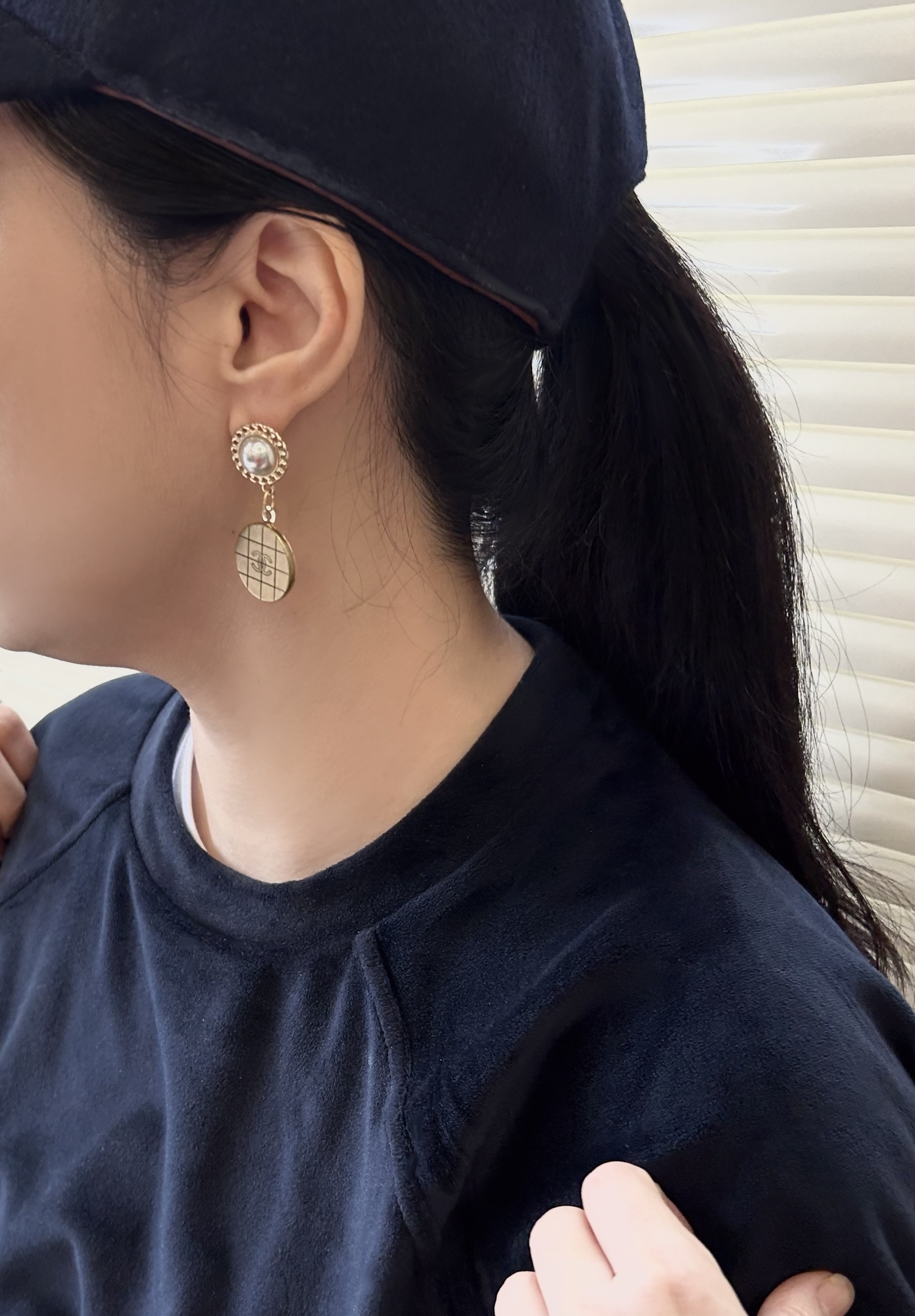 CHANEL button no.101