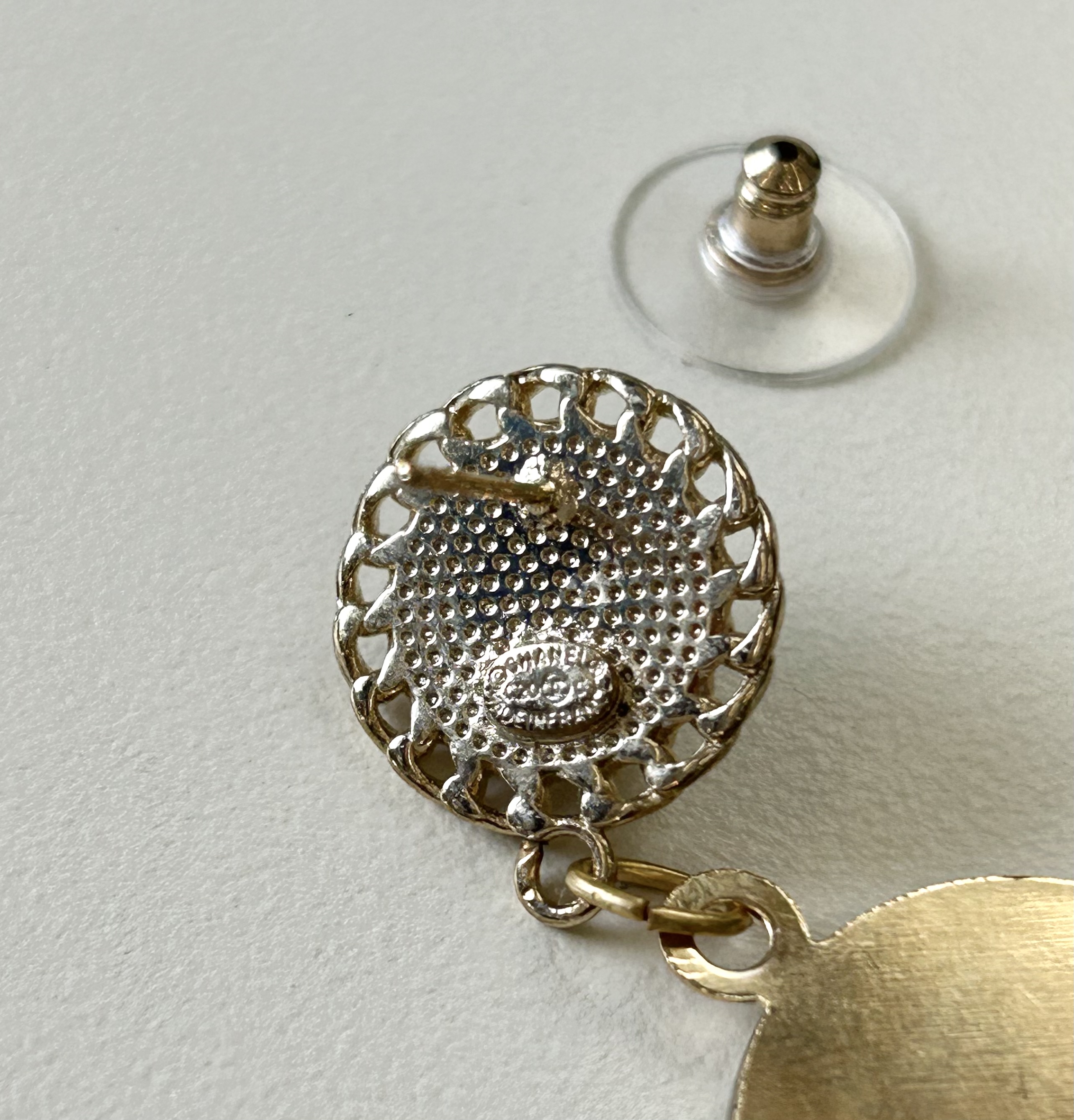 CHANEL button no.101