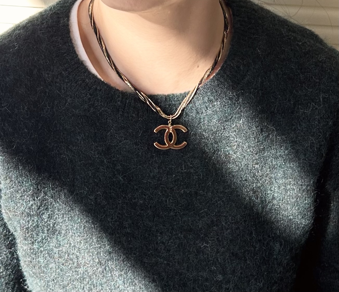 CHANEL hanger CC necklace no.19