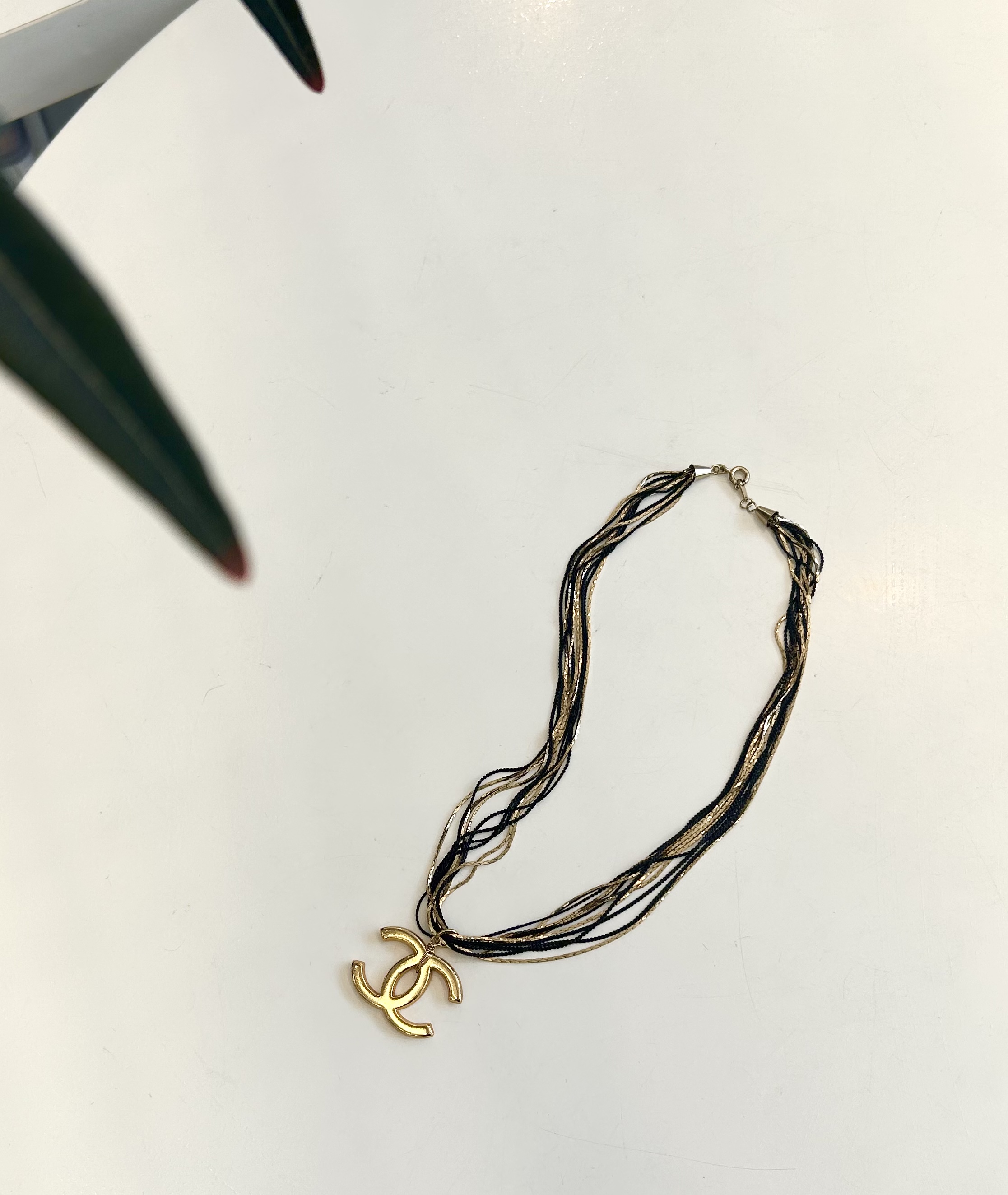 CHANEL hanger CC necklace no.19