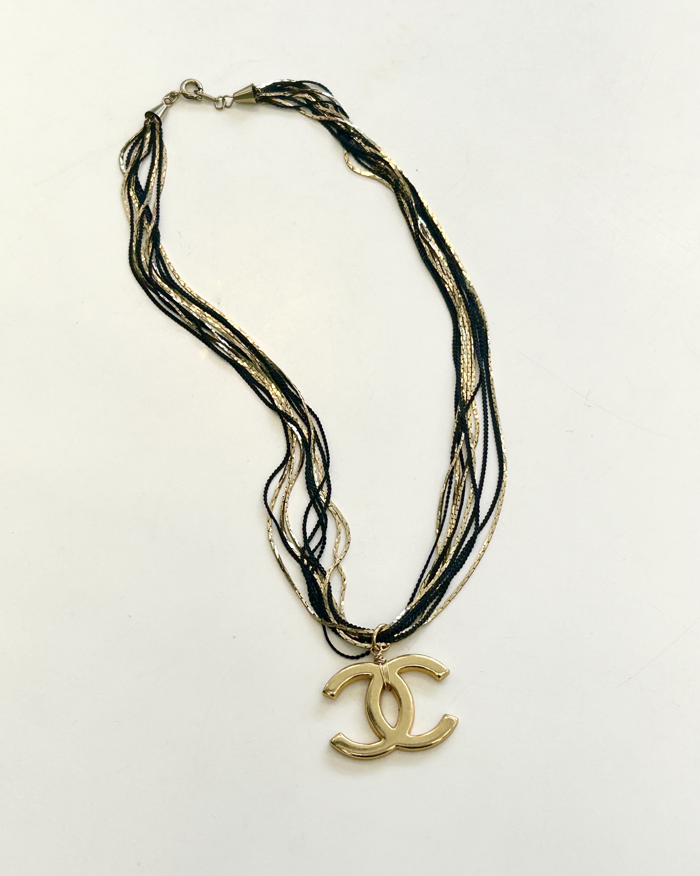 CHANEL hanger CC necklace no.19