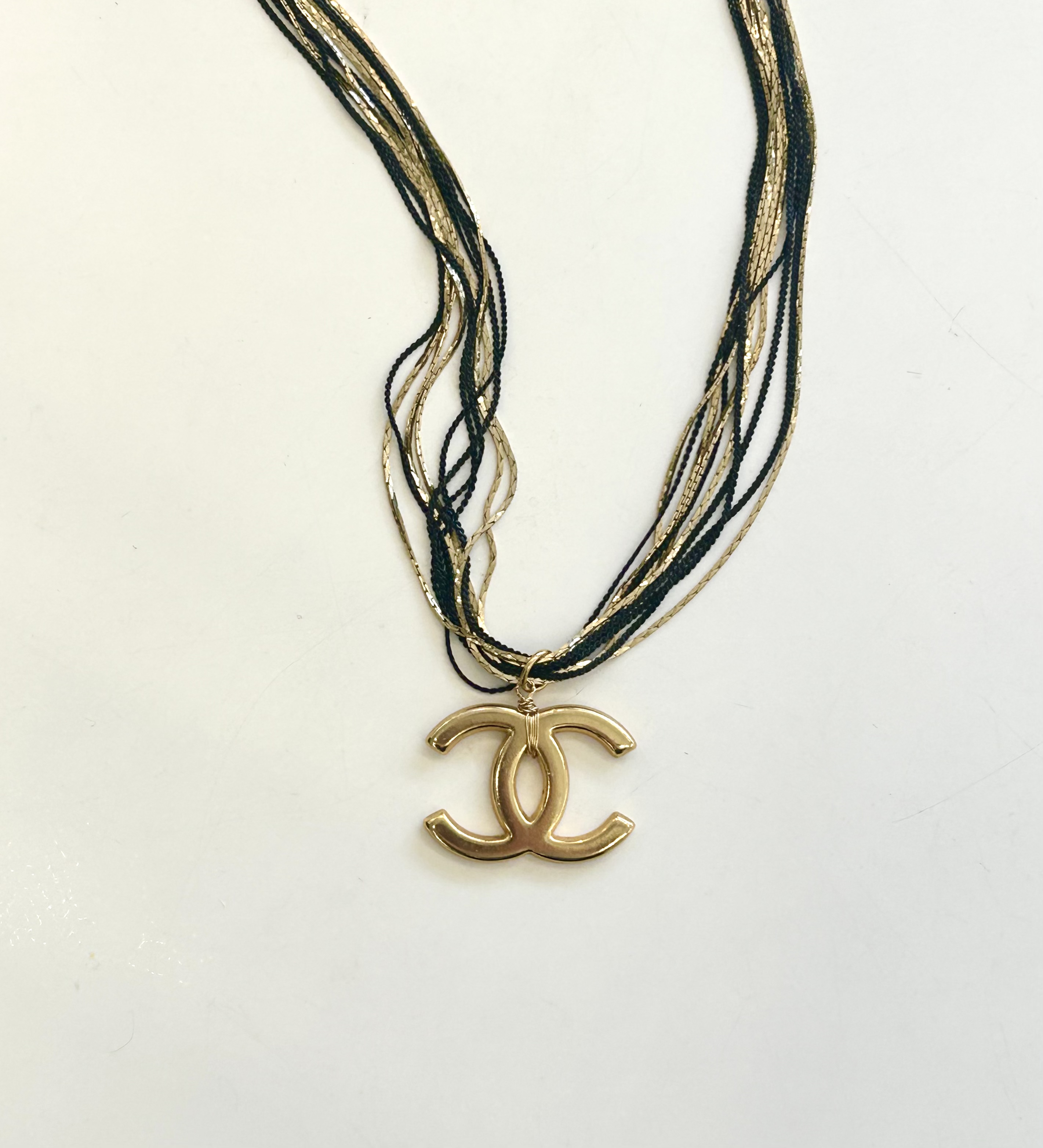 CHANEL hanger CC necklace no.19