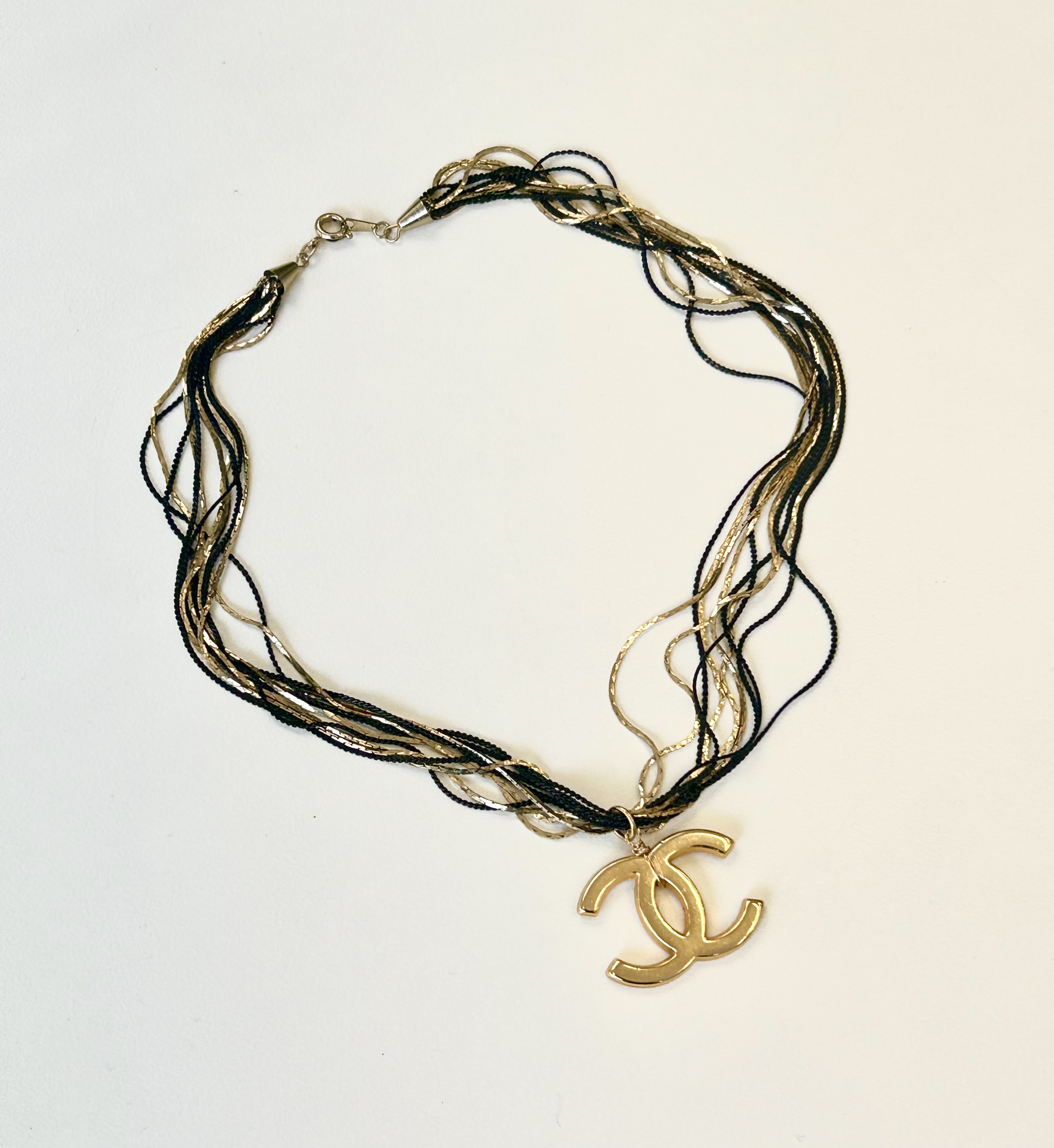 CHANEL hanger CC necklace no.19