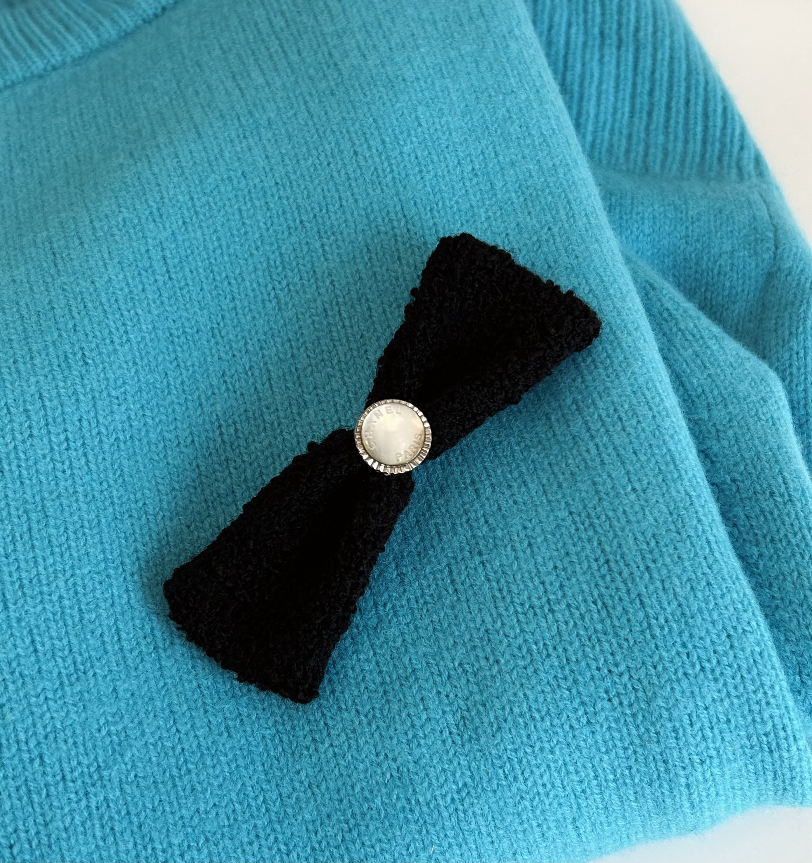 CHANEL black tweed ribbon & Initial button hair clip no.73