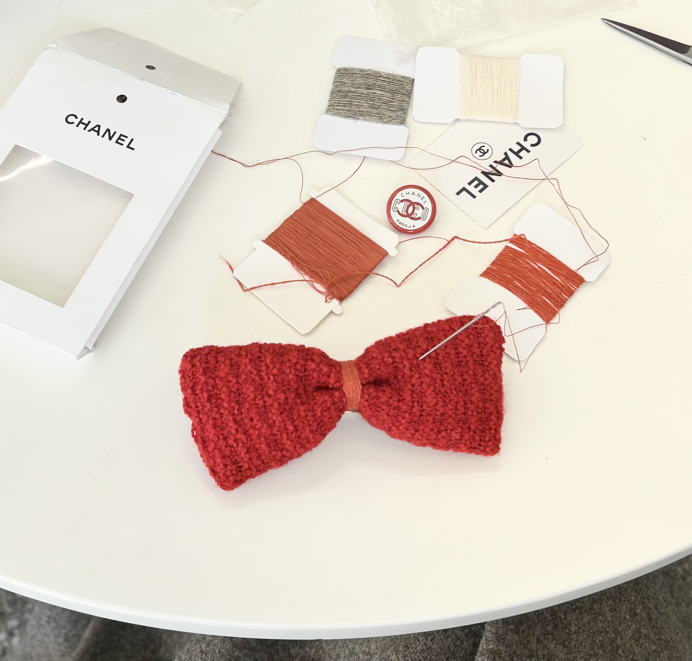 CHANEL red tweed ribbon & mirror button hair clip no.74